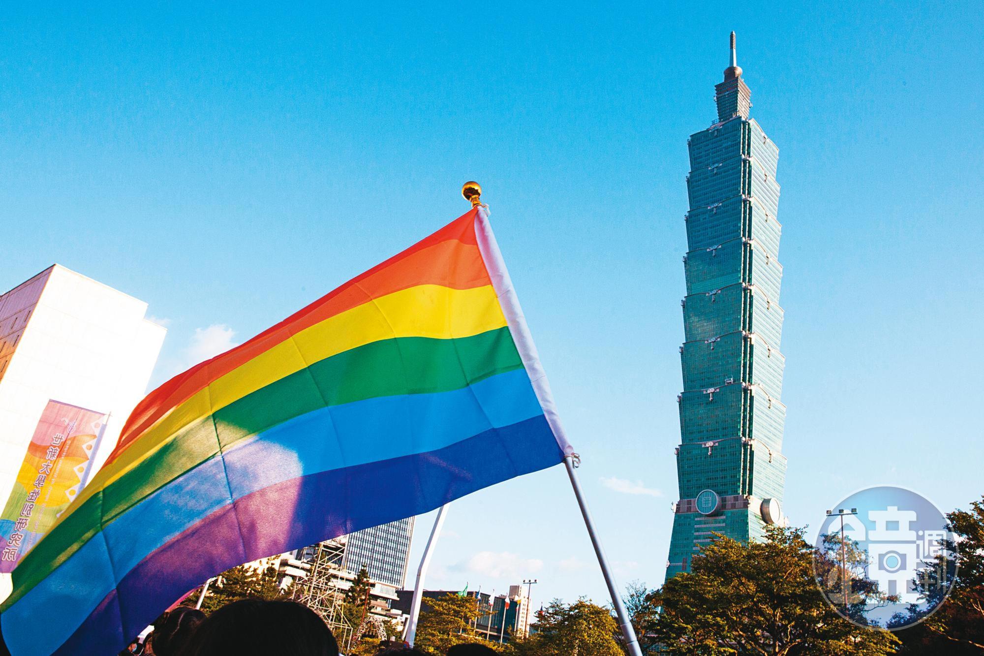 婚姻平權運動歷經祁家威41年奔走,成功與台北市政府針對同性婚姻保障議題聲請大法官解釋,2017年獲宣告同婚應受《憲法》保障。