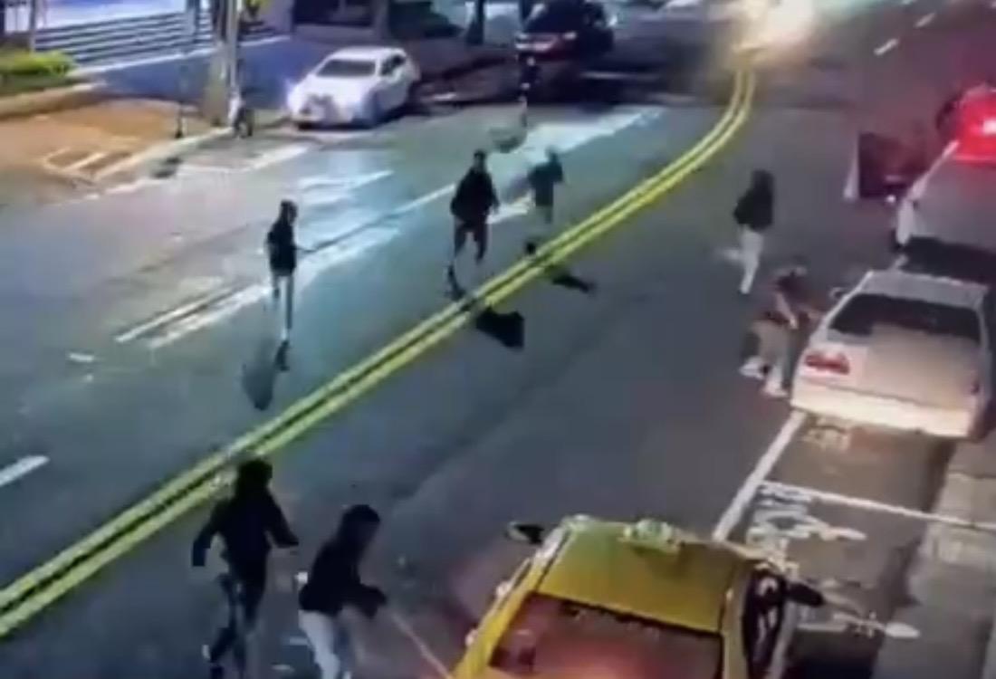 北聯打完人，又搭原車逃逸。（翻攝畫面）