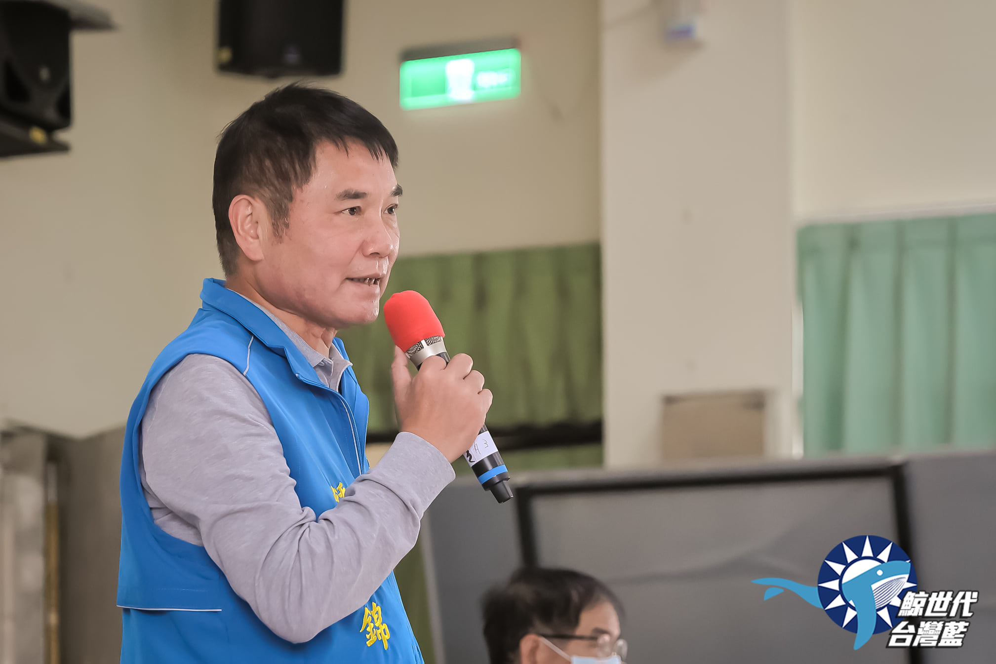 面對外界傳他有強姦、殺人前科一事，鍾東錦今日於記者會中否認。（翻攝自鍾東錦臉書）