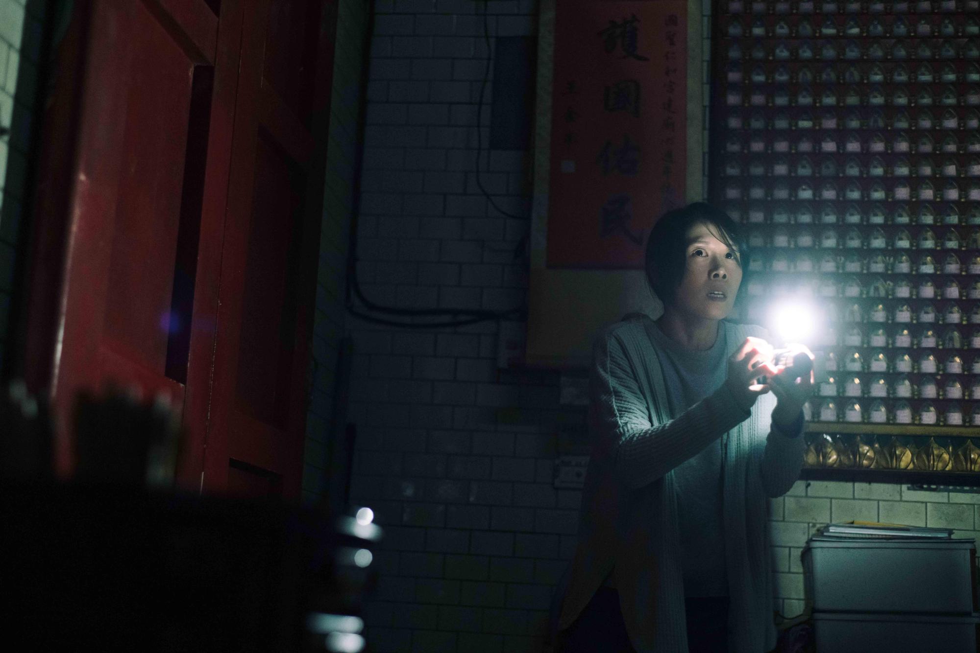 恐怖片《咒》氣氛歇斯底里,不僅成為今年上半年最賣座台灣電影,蔡亘晏也入圍最佳女主角。(牽猴子提供)