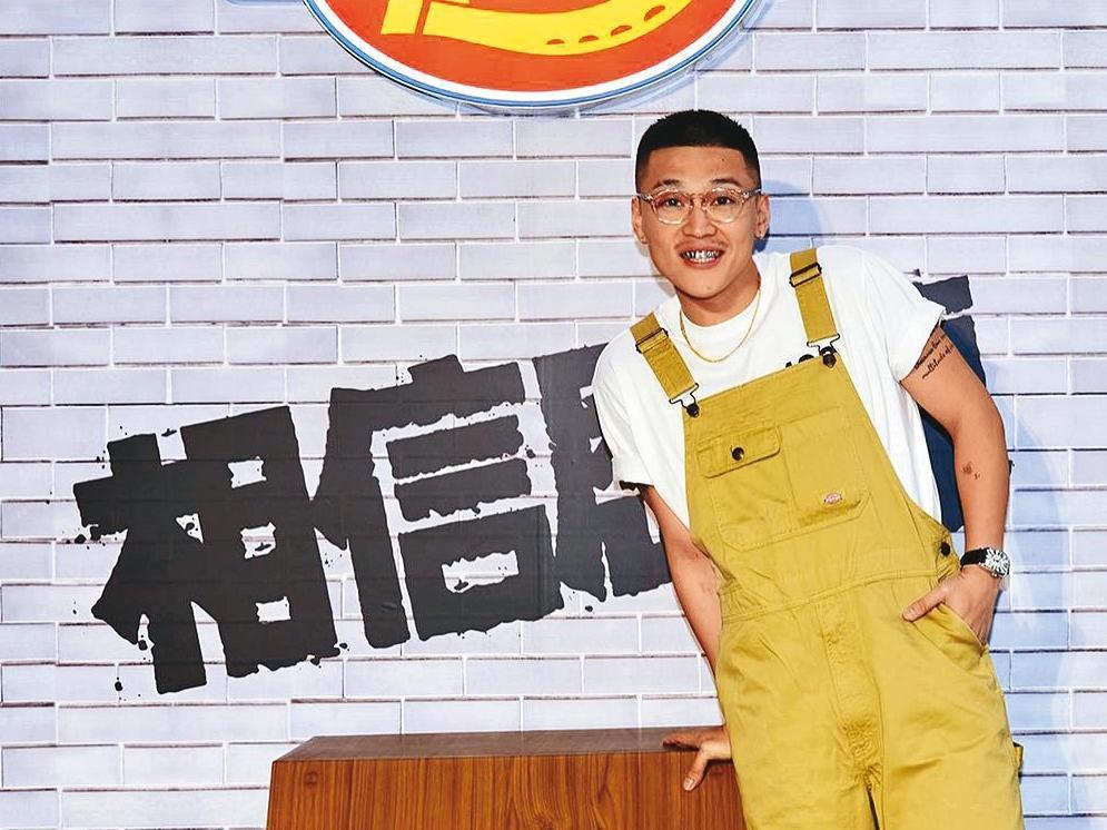 李宜柏自從男團解散後,繼續投入創作,也經營網路節目,對社區的熱情讓他決心投入里長選舉。(翻攝自李宜柏臉書)