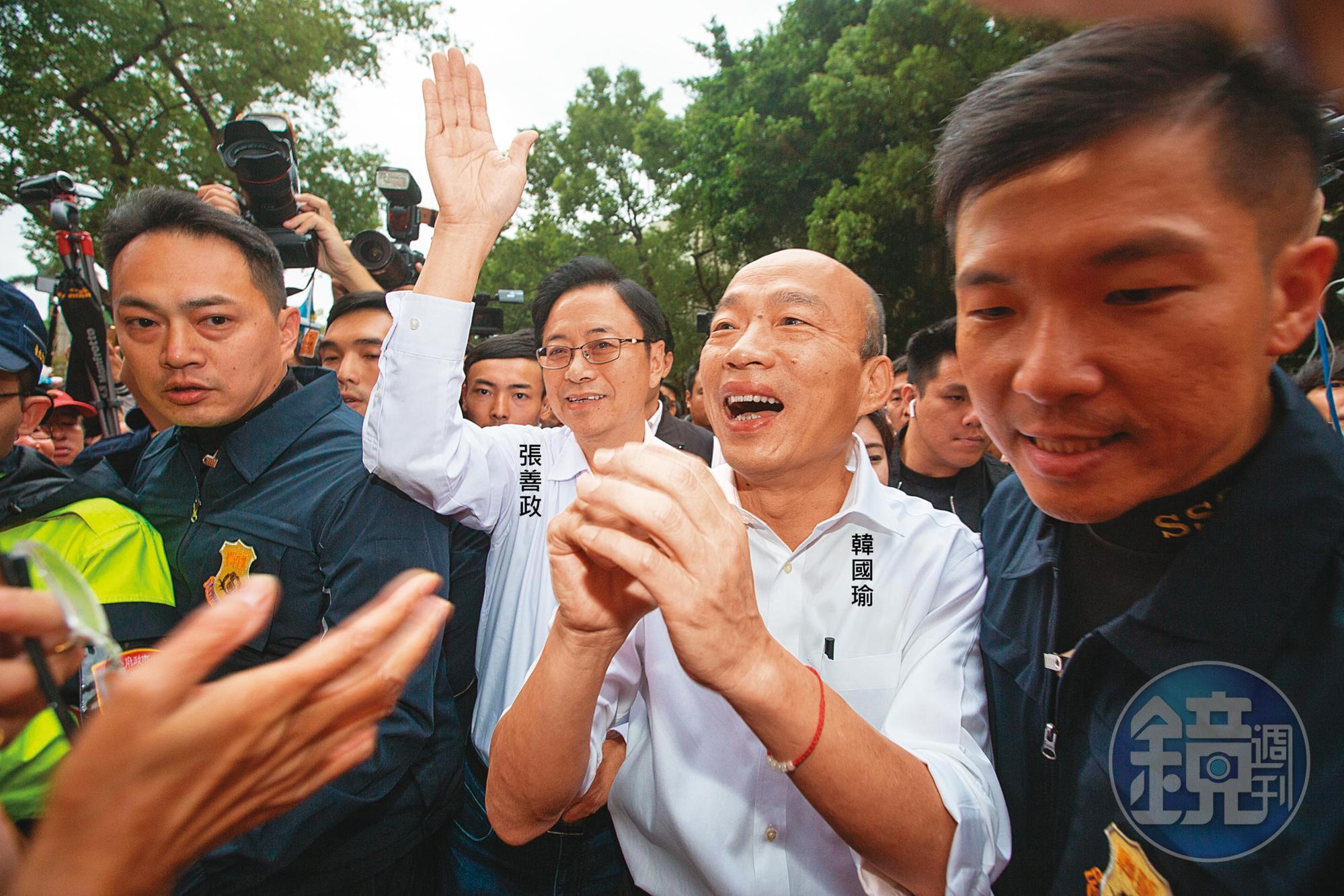 被視為國民黨傳統優勢區域的桃園市,陷入提名僵局,黨內再度浮現力拱韓國瑜出馬救黨的聲浪。