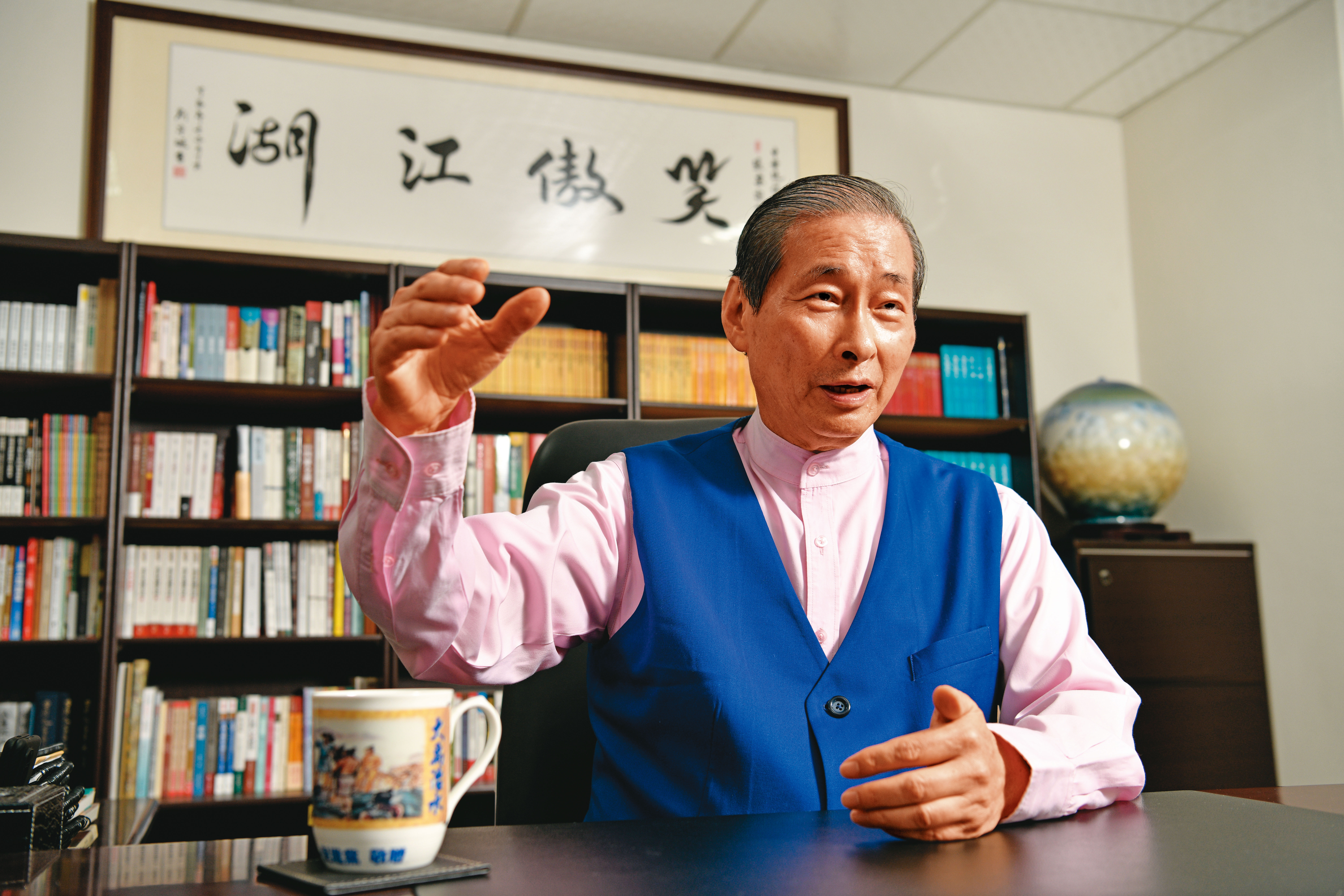 竹聯幫大老白狼張安樂透過柬埔寨人脈，順利營救出5名台灣年輕人。