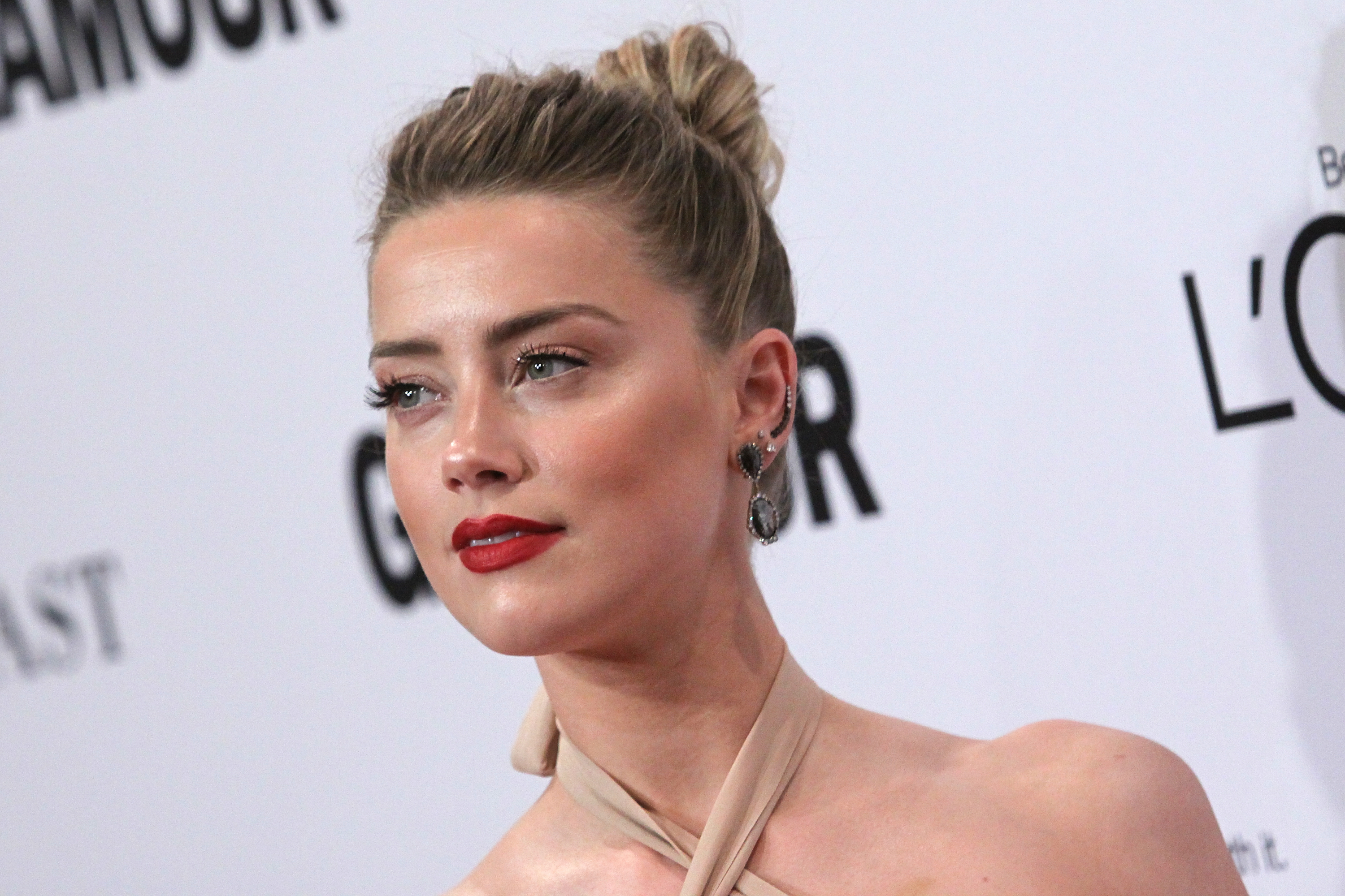 2016年傳出與強尼戴普決定分手之後，獨自出席公開活動的安珀赫德。（東方IC）