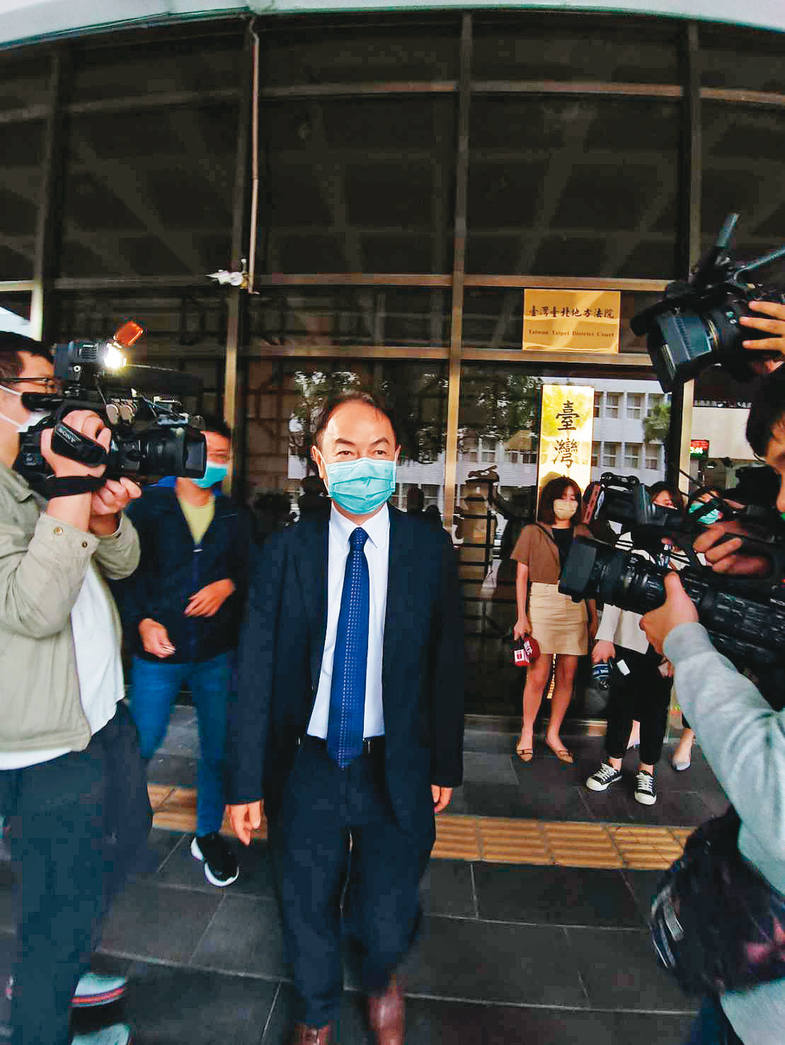 金寶總經理陳威昌（圖）到台北地檢署，遞狀控告沈軾榮涉嫌偽造文書、違反營業秘密。