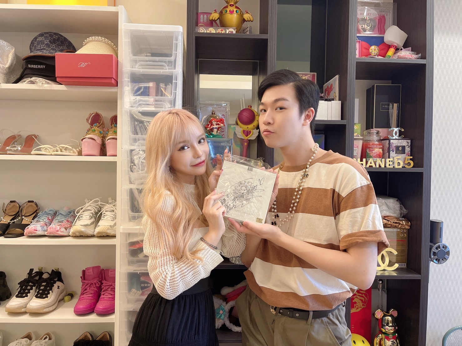 網紅亮亮開箱斯亞新家。（圖／《亮亮wanna be》提供）