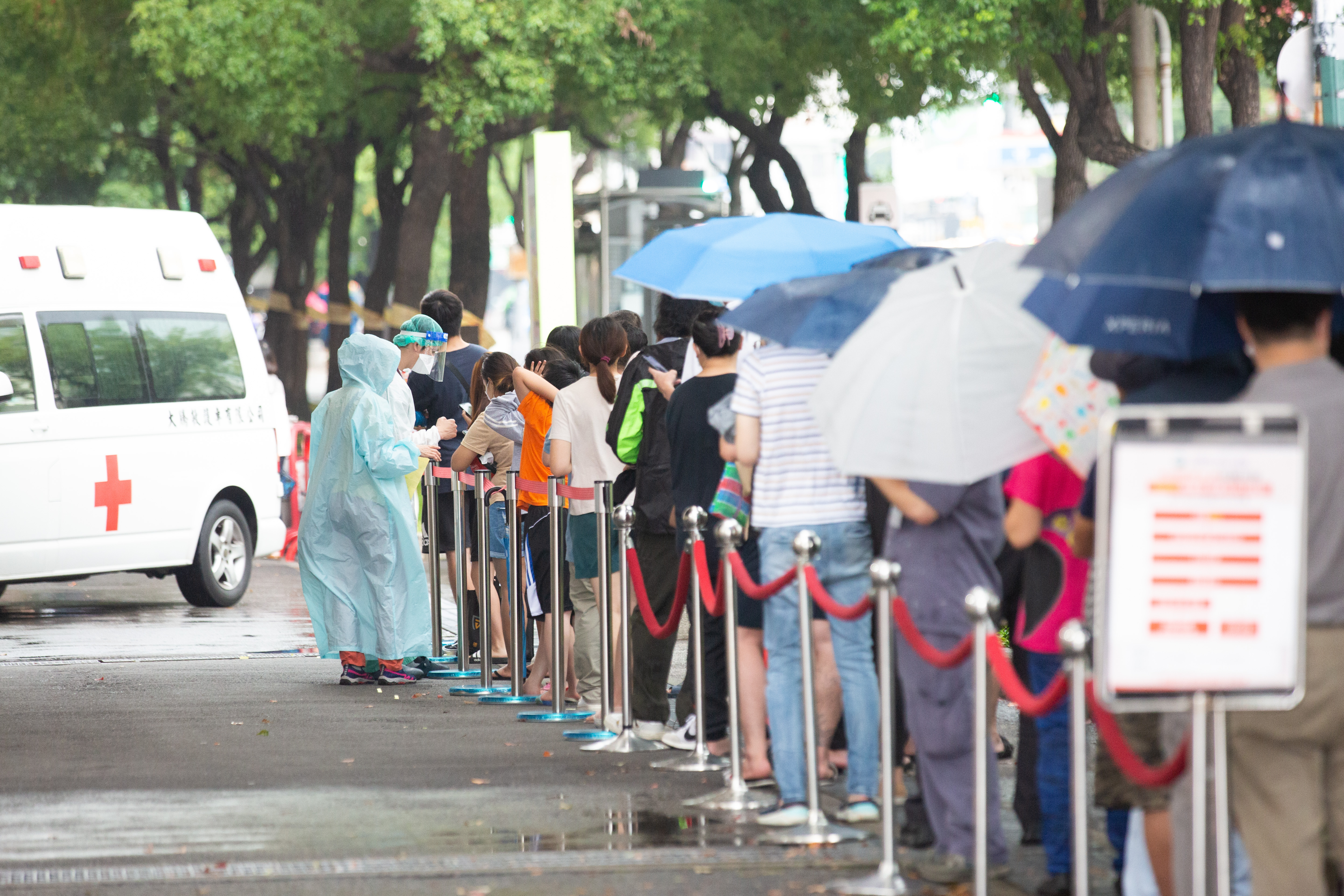 沈政男預估在28日全台單日確診數將超過10萬例。  