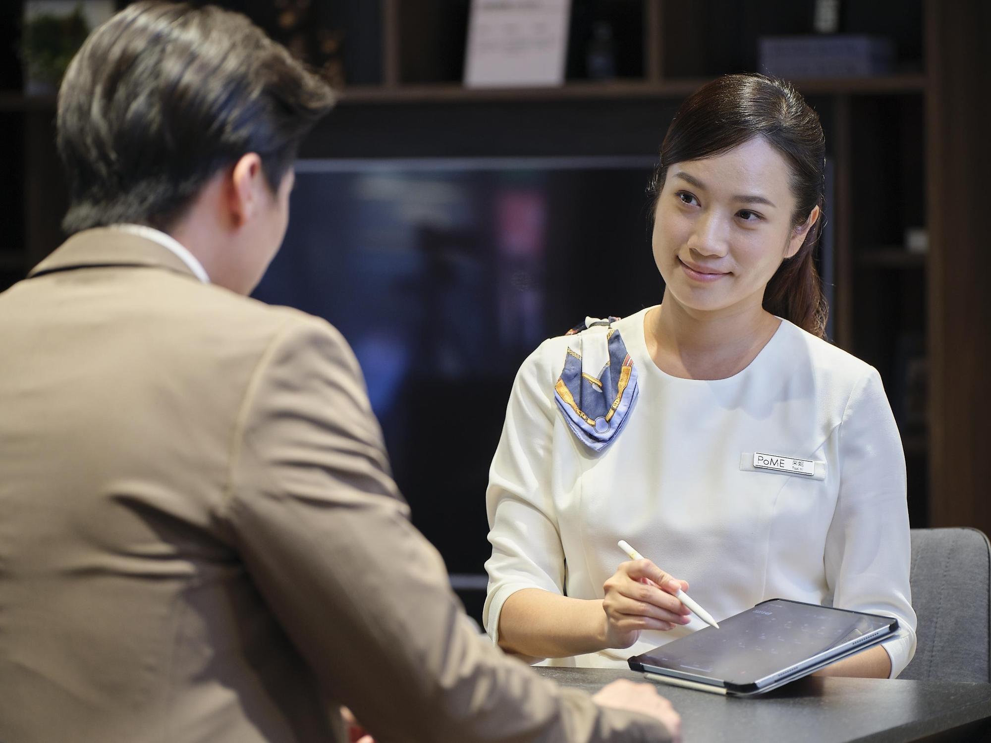 生活提案師提供現場商品洽談及諮詢服務。