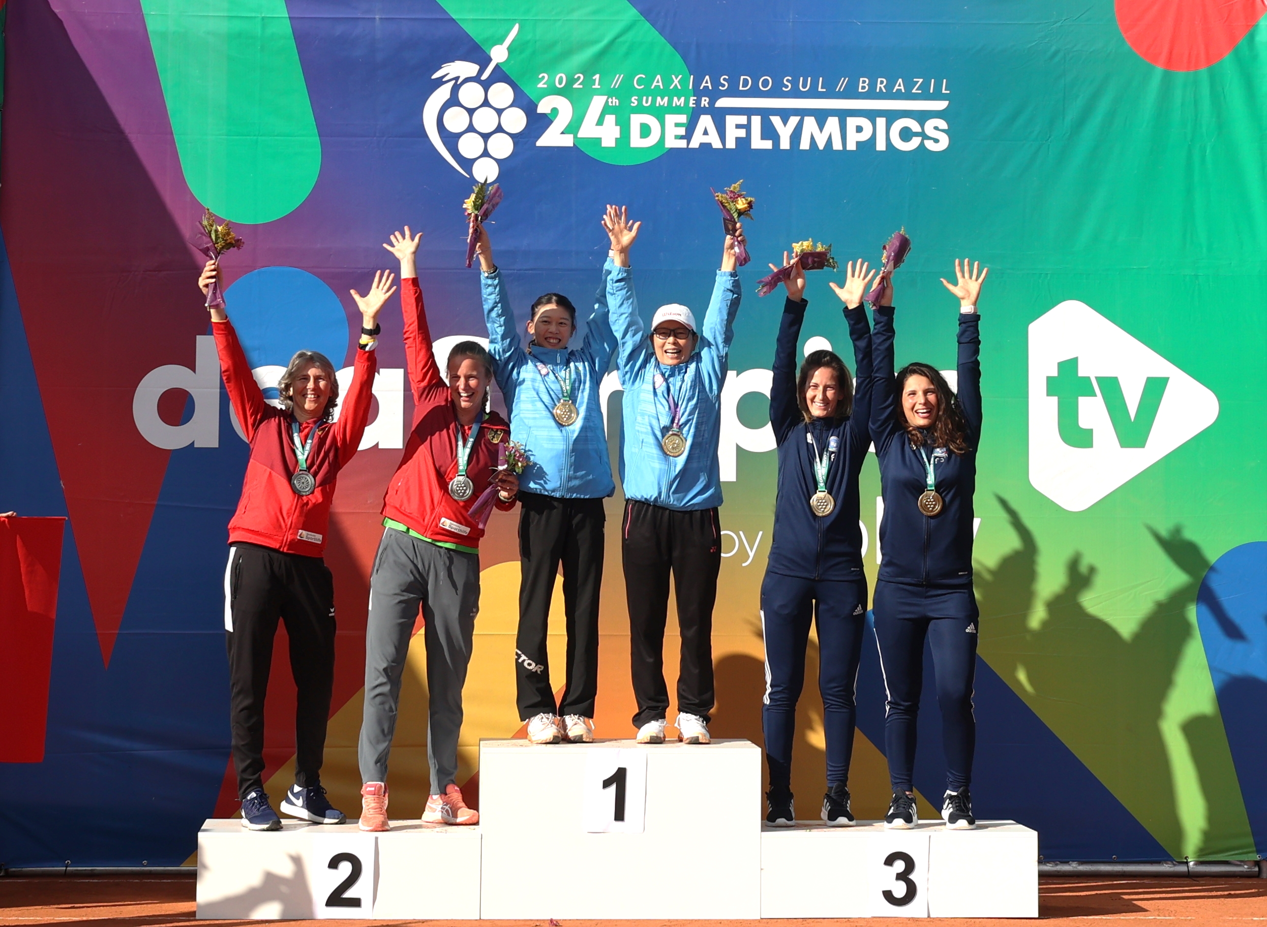 我國今年巴西聽奧斬獲2金7銀8銅佳績，卻爆出選手返台確診隔離只能洗冷水澡。圖非當事人。（教育部體育署提供）