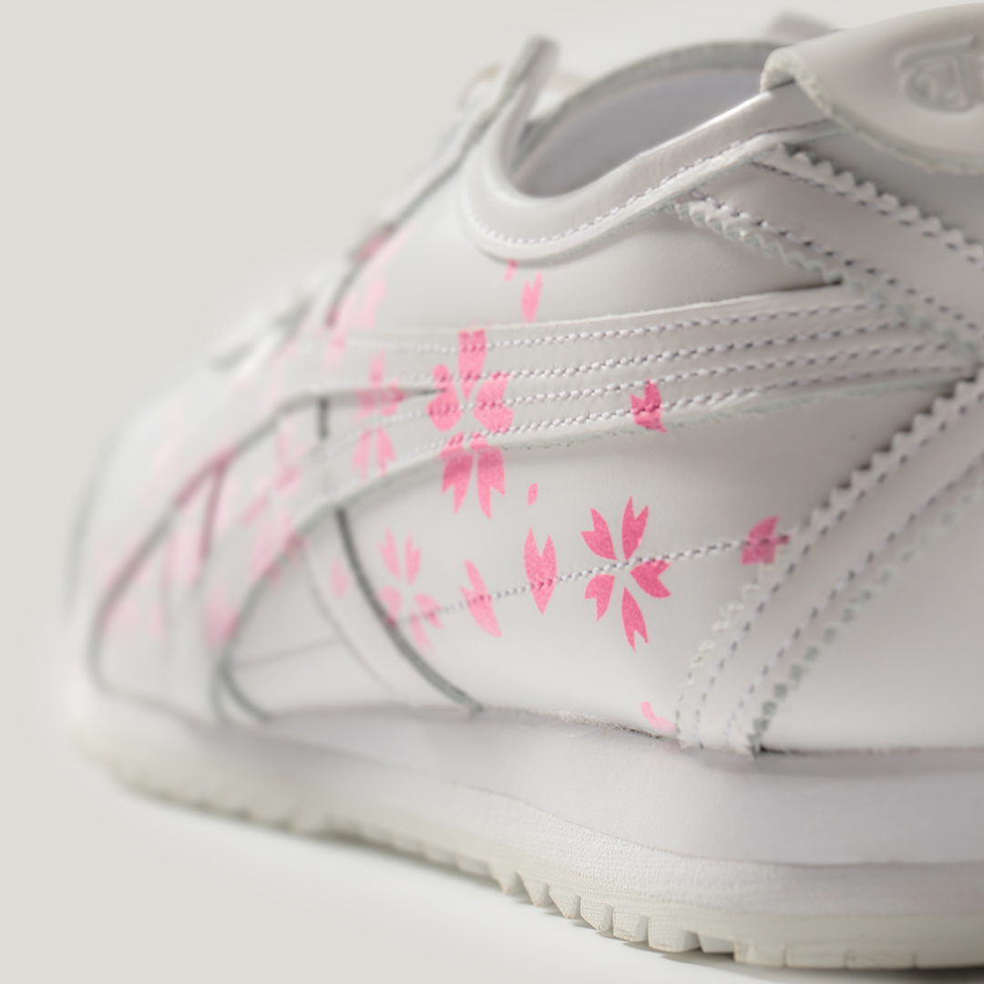 白色鞋面SAKURA SERIES。NT$5,380(Onitsuka Tiger提供)
