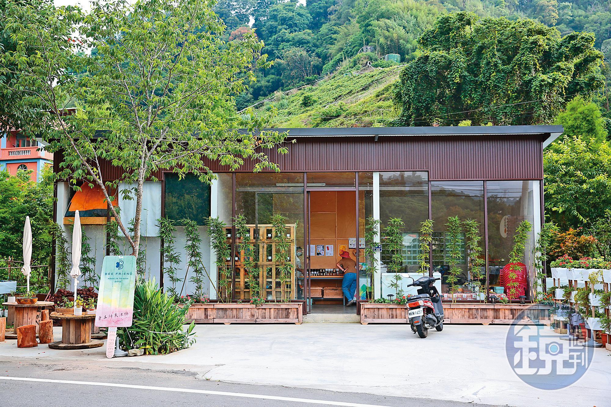 「極機蜜」是專賣蜂蜜製品的小農店家。