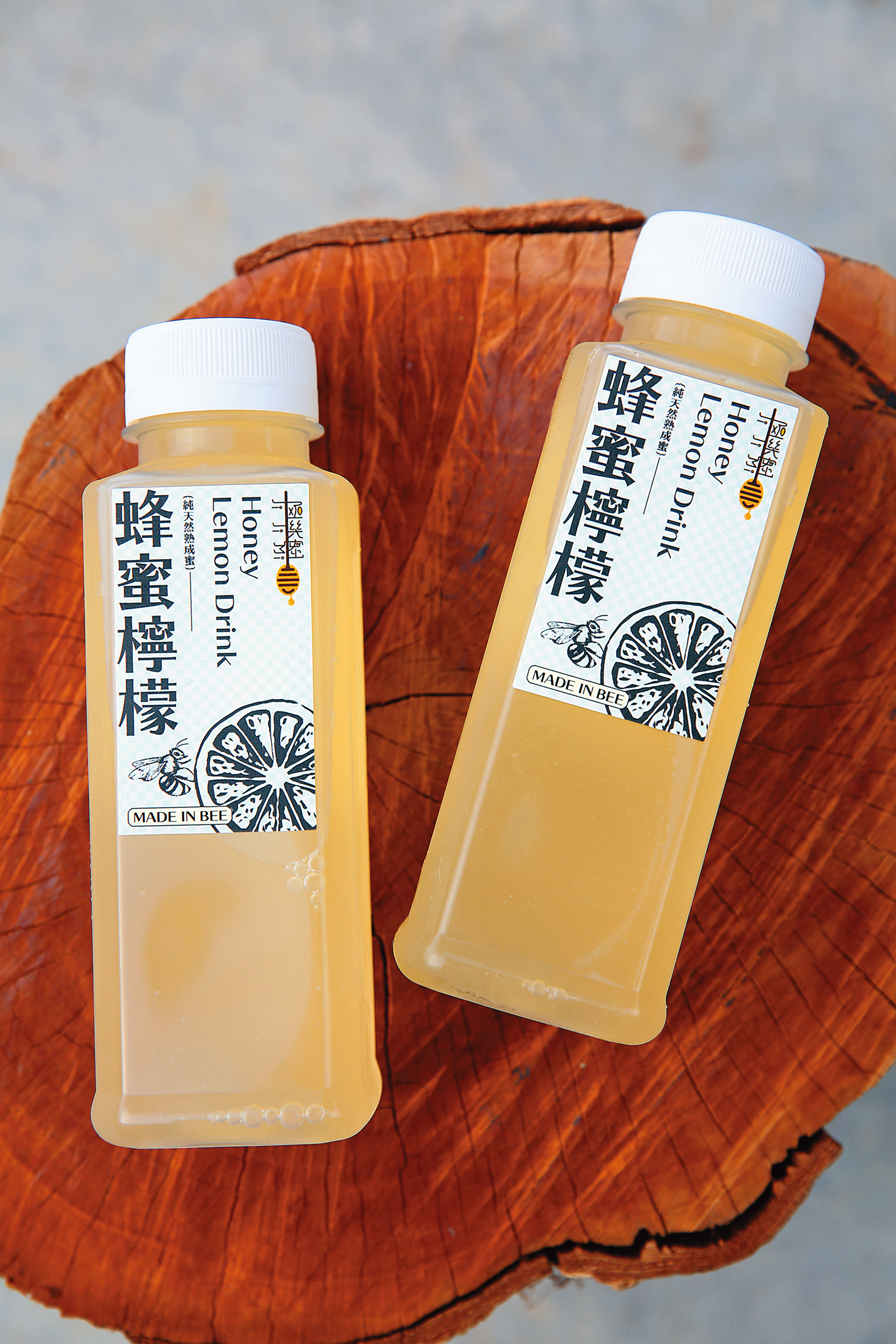 能喝到蜂蜜、檸檬、甘草與微鹹風味的「檸檬蜂蜜水」,冰涼消暑。(50元/瓶)
