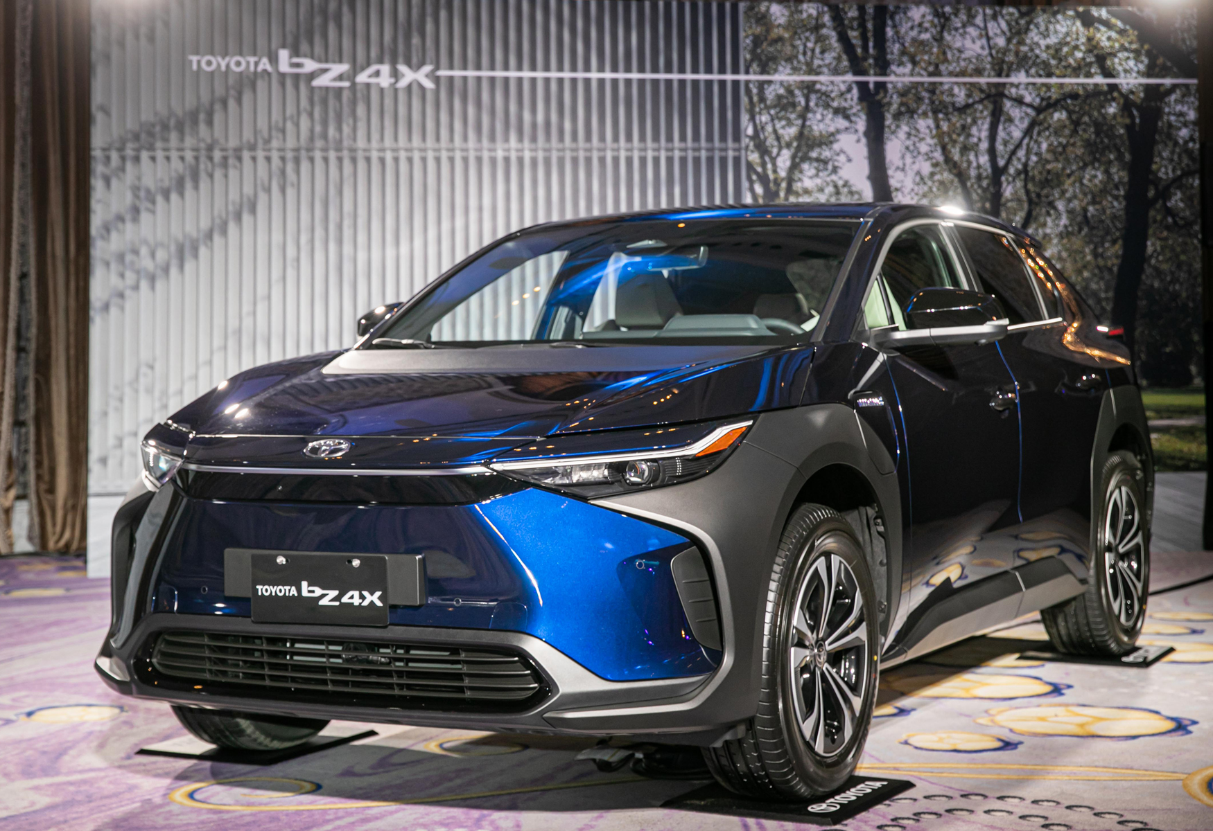 【新車登場】插旗純電第一彈！TOYOTA bZ4X正式在台發表