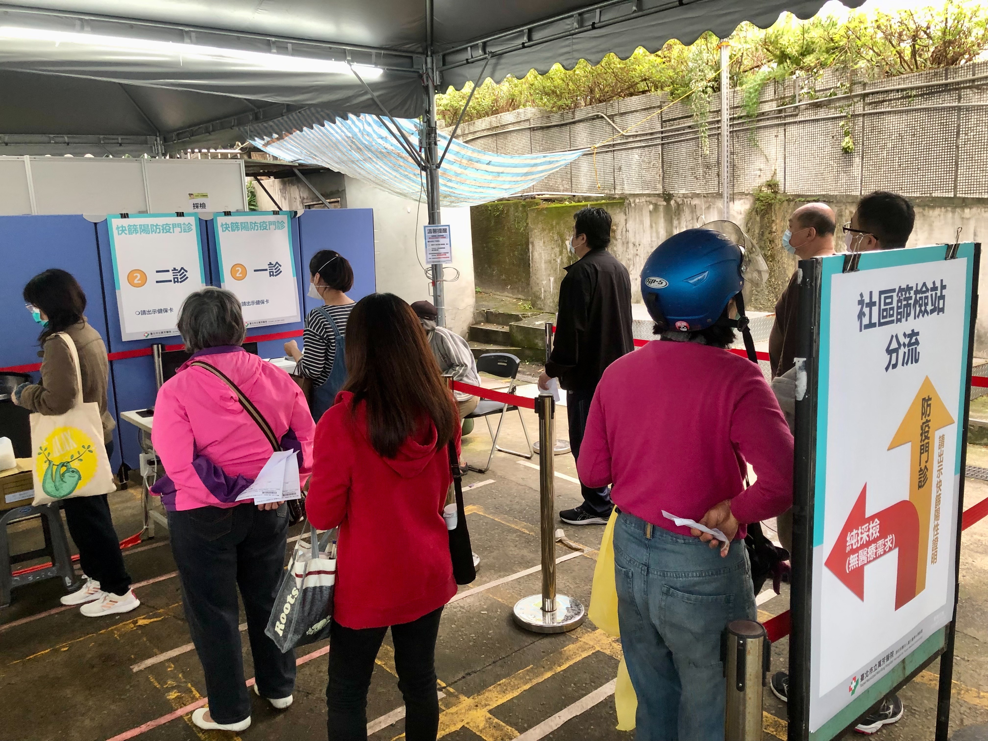 進日確診數不斷飆升，潘建志醫師分享Google公布的最新人流數據，表示台灣人宅在家的時間變多、外出時間減少。（示意圖，本刊資料照）