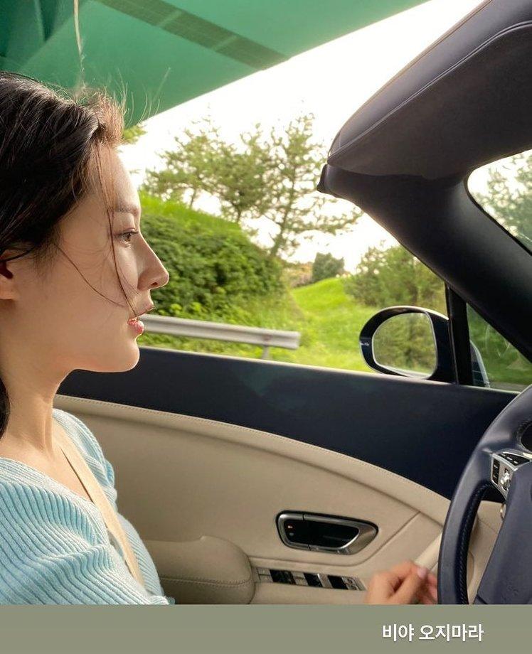 金賽綸最近才在IG曬新買的賓利敞篷車。（翻攝自金賽綸Instagram）