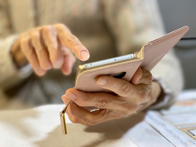 有網友發現長輩打字愛用刪節號結尾，結果引起不少人的共鳴。（示意圖，photoAC）