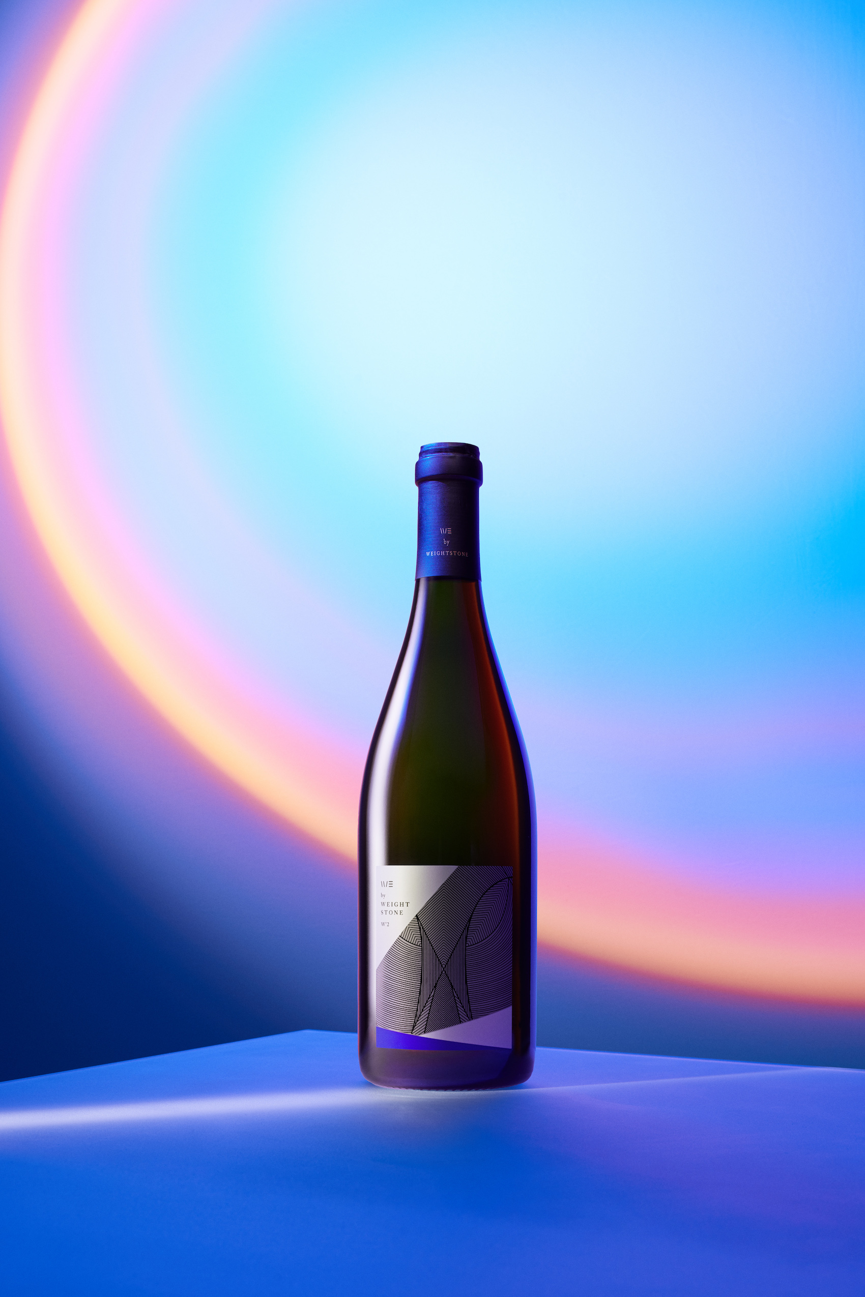 「小威石東白酒W°3」特別加入色淺的早摘蜜紅葡萄，更多熱帶水果香氣。（1,500元／瓶）（威石東提供）