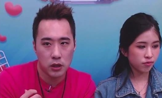 余祥銓直播節目中合體女友柔柔。（鴻凱娛樂提供）