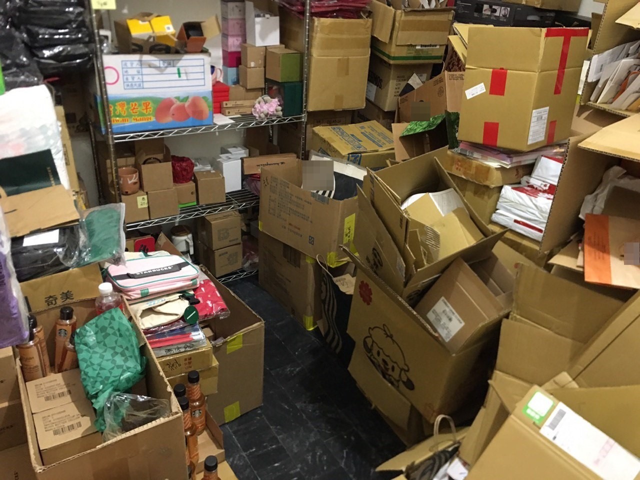 警方查扣嫌犯盜刷得來的贓證物。（警方提供）