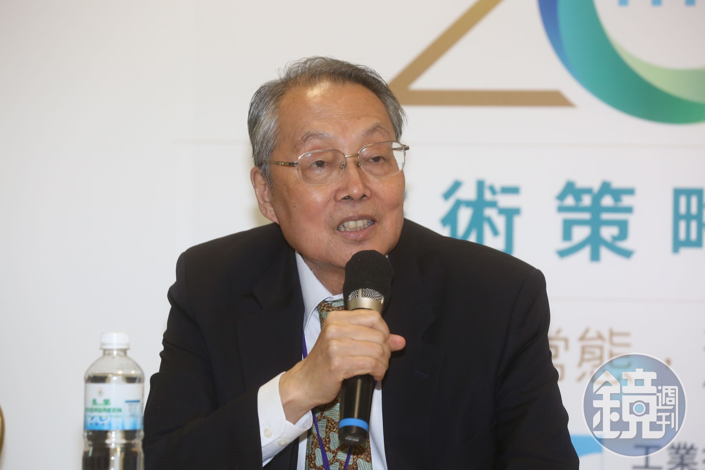 疫情重創NB廠業績，施振榮呼籲企業在逆境中維持好的營運體質。