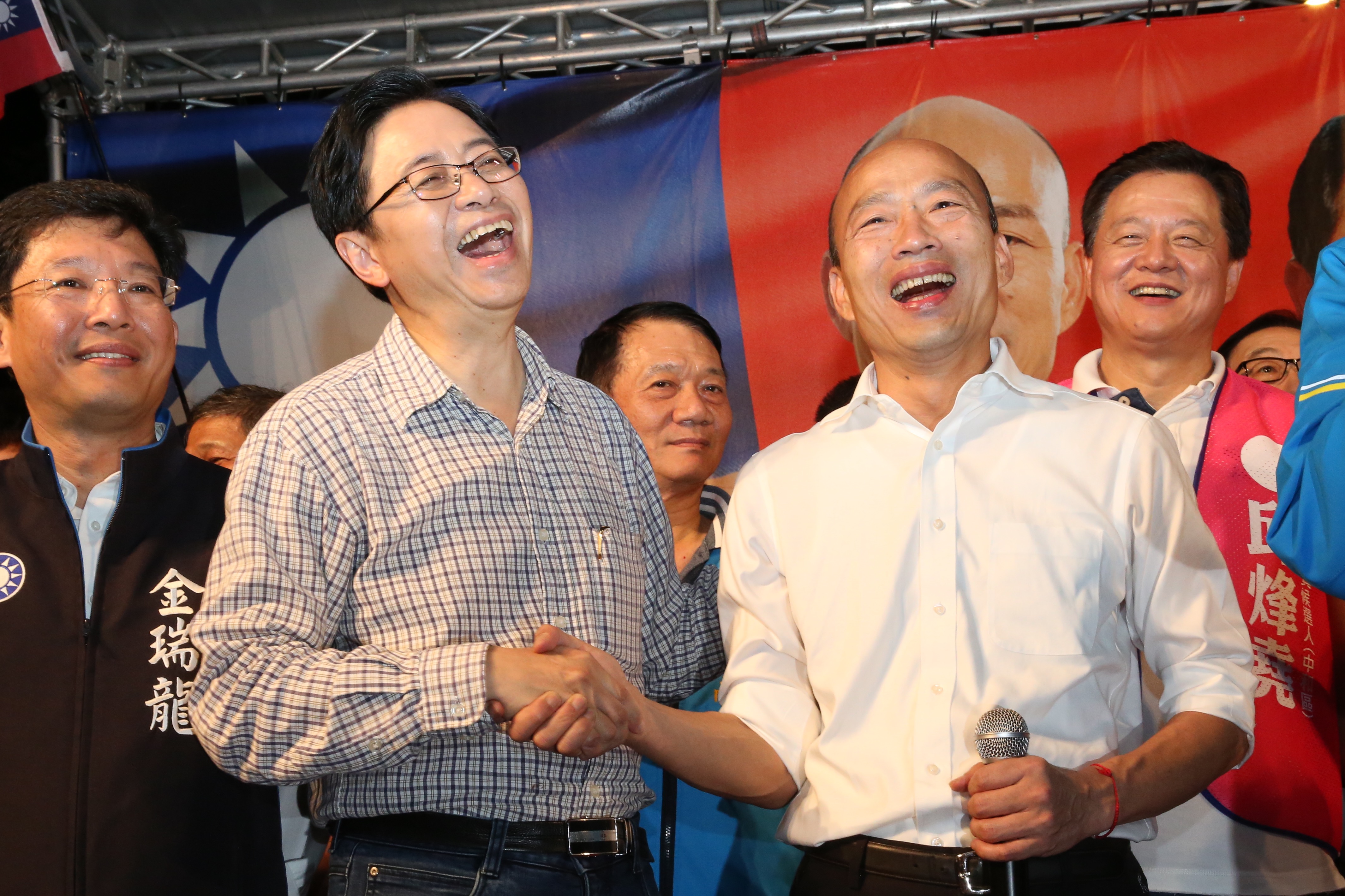 前行政院長張善政（左）將被徵召提名參選桃園市長，「推薦人」韓國瑜（右）發聲了。（本刊資料照）