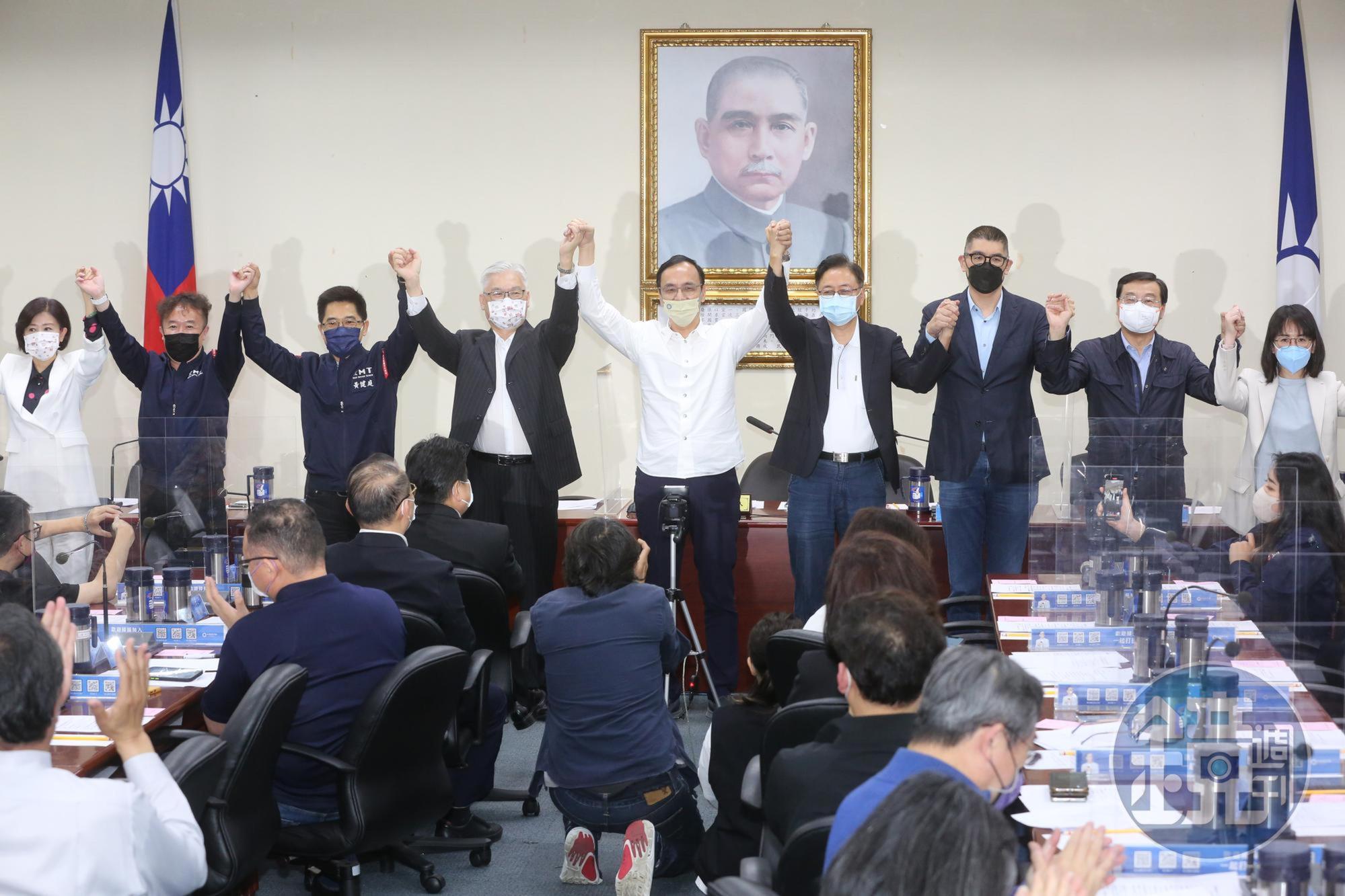 國民黨中常會今突然宣布將由張善政出馬參選桃園市長。