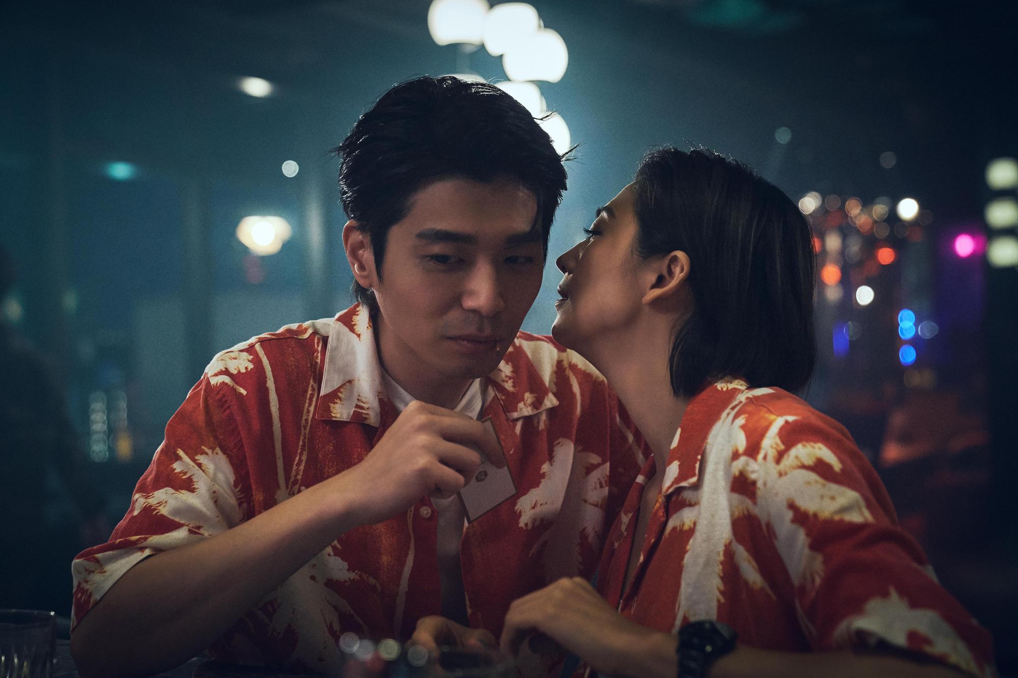  《正義的算法》侯彥西（左）、阿喜（右）為觀眾帶來滿滿的爆笑情節。（Disney+提供）