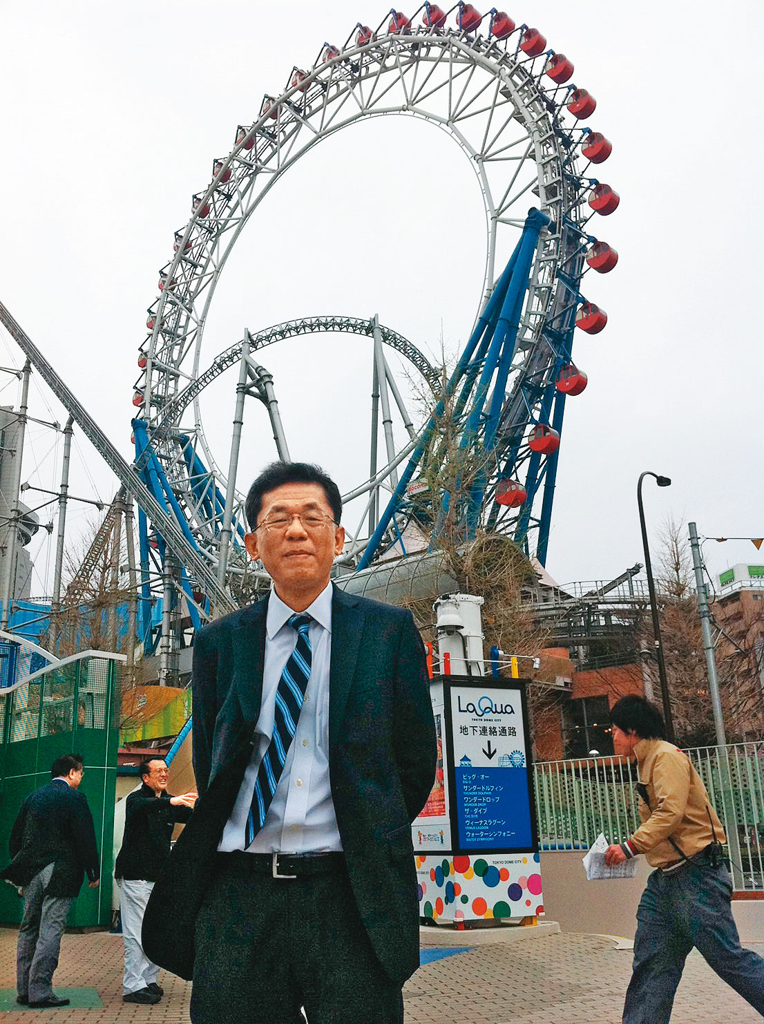歐陽志宏因工作需要，全球遊樂園跑透透考察。（智崴提供）