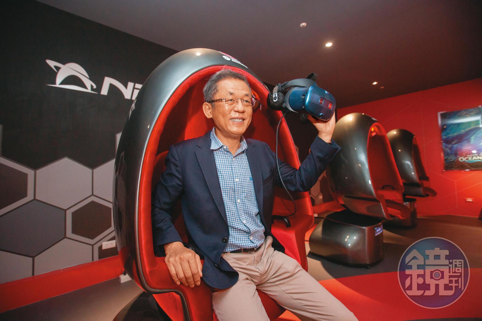 搭上元宇宙熱潮，智崴打造N次元先鋒號，蛋殼型體感座椅與VR眼鏡，提供更沉浸式的體驗。