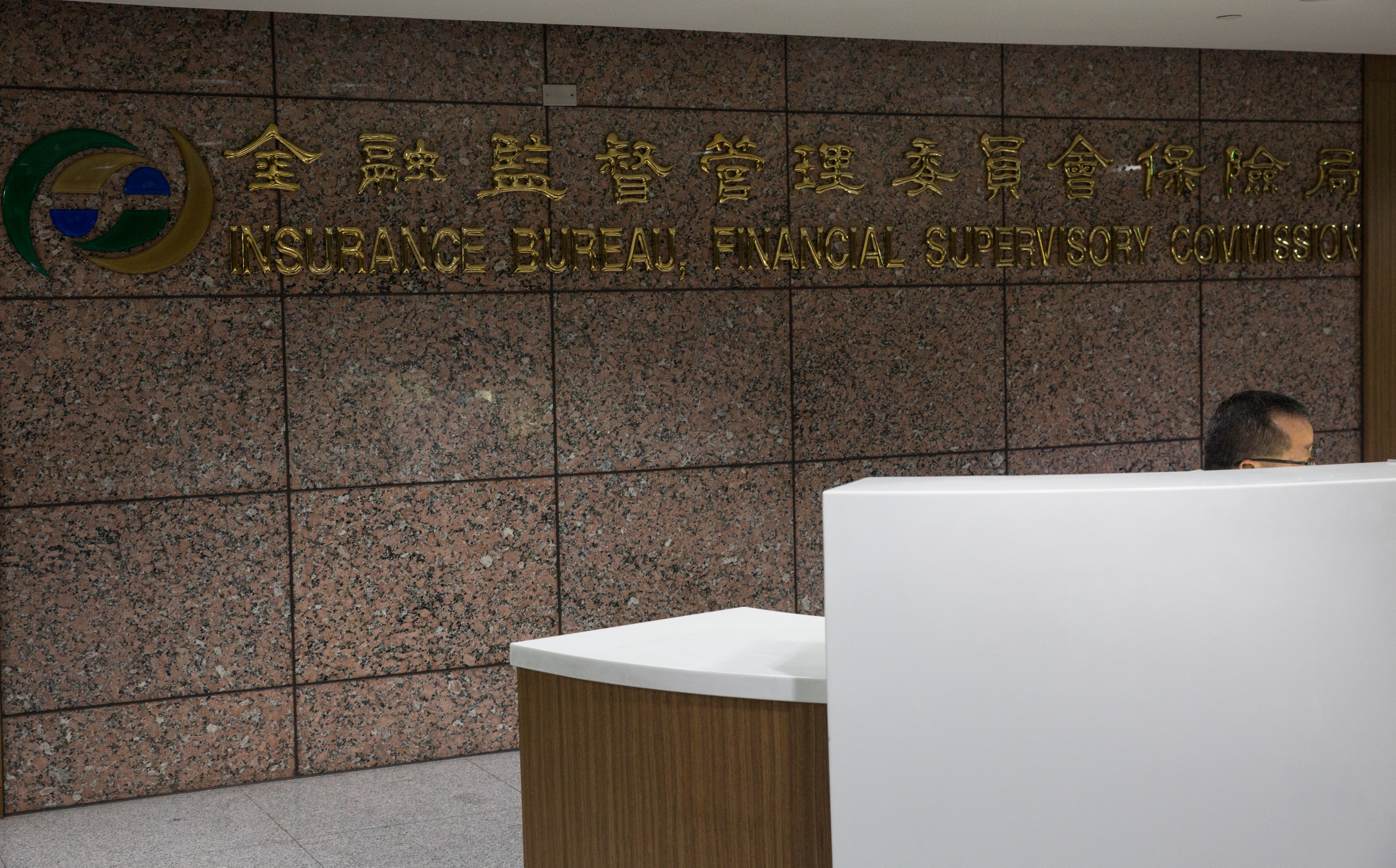 防疫保單之亂仍不停，金管會保險局長施瓊華今再上火線說明。（本刊資料照）