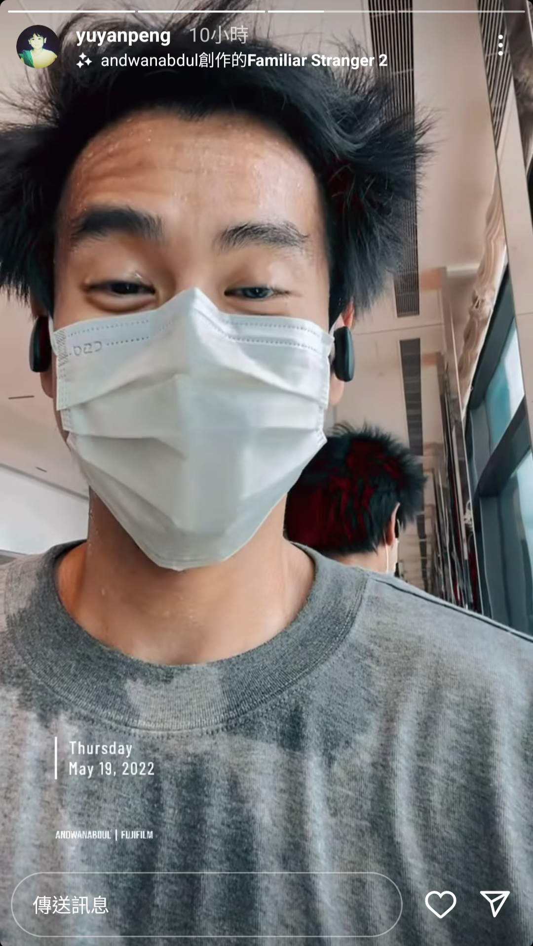 彭于晏再接再厲，又放送汗濕亂髮照，口罩都滴出水，看起來像剛做完運動。（翻攝自彭于晏IG）