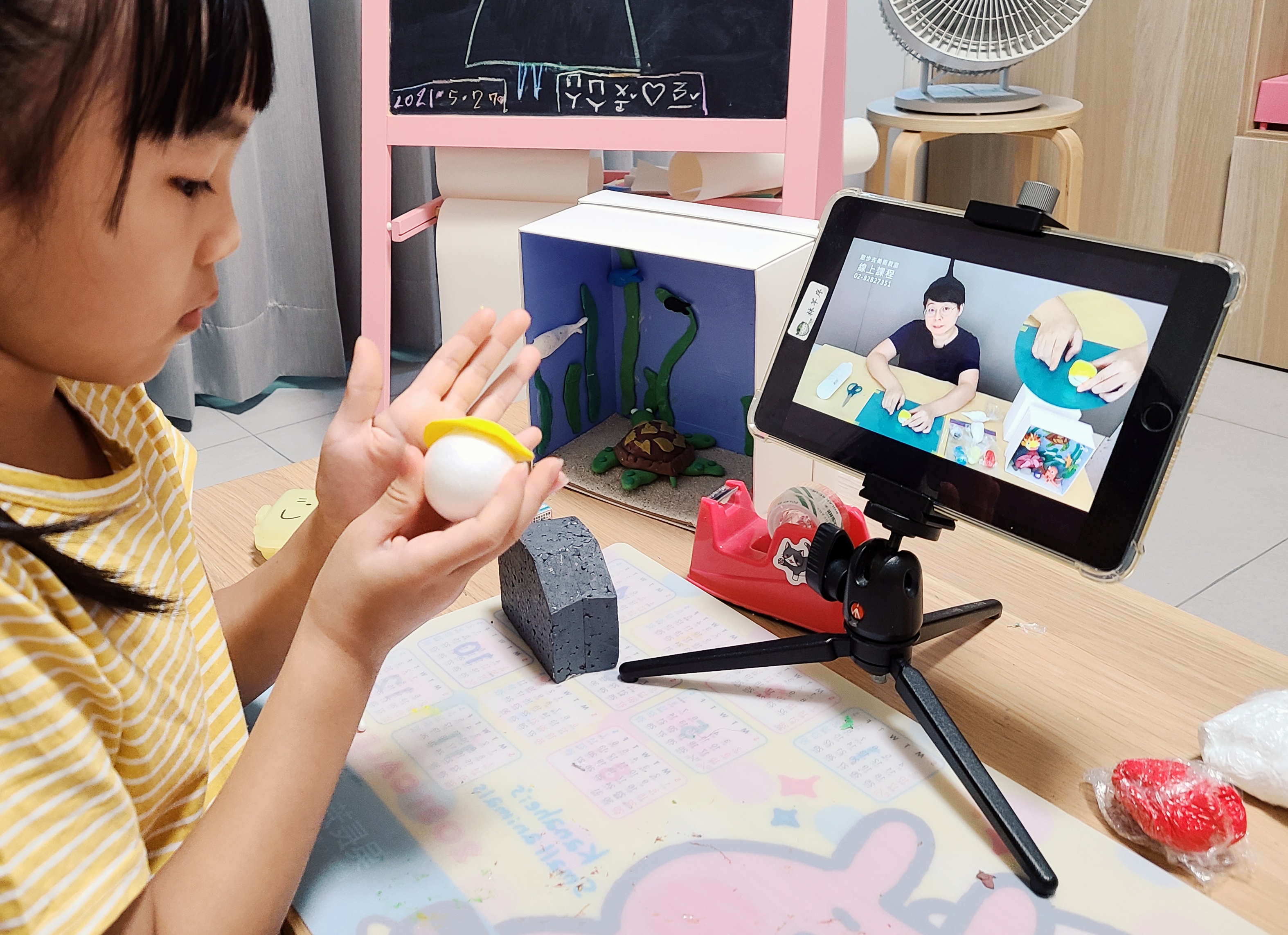 因應疫情高峰到來，各縣市陸續宣布高中以下暫停實體課程，改採線上教學。（示意圖，本刊資料照）