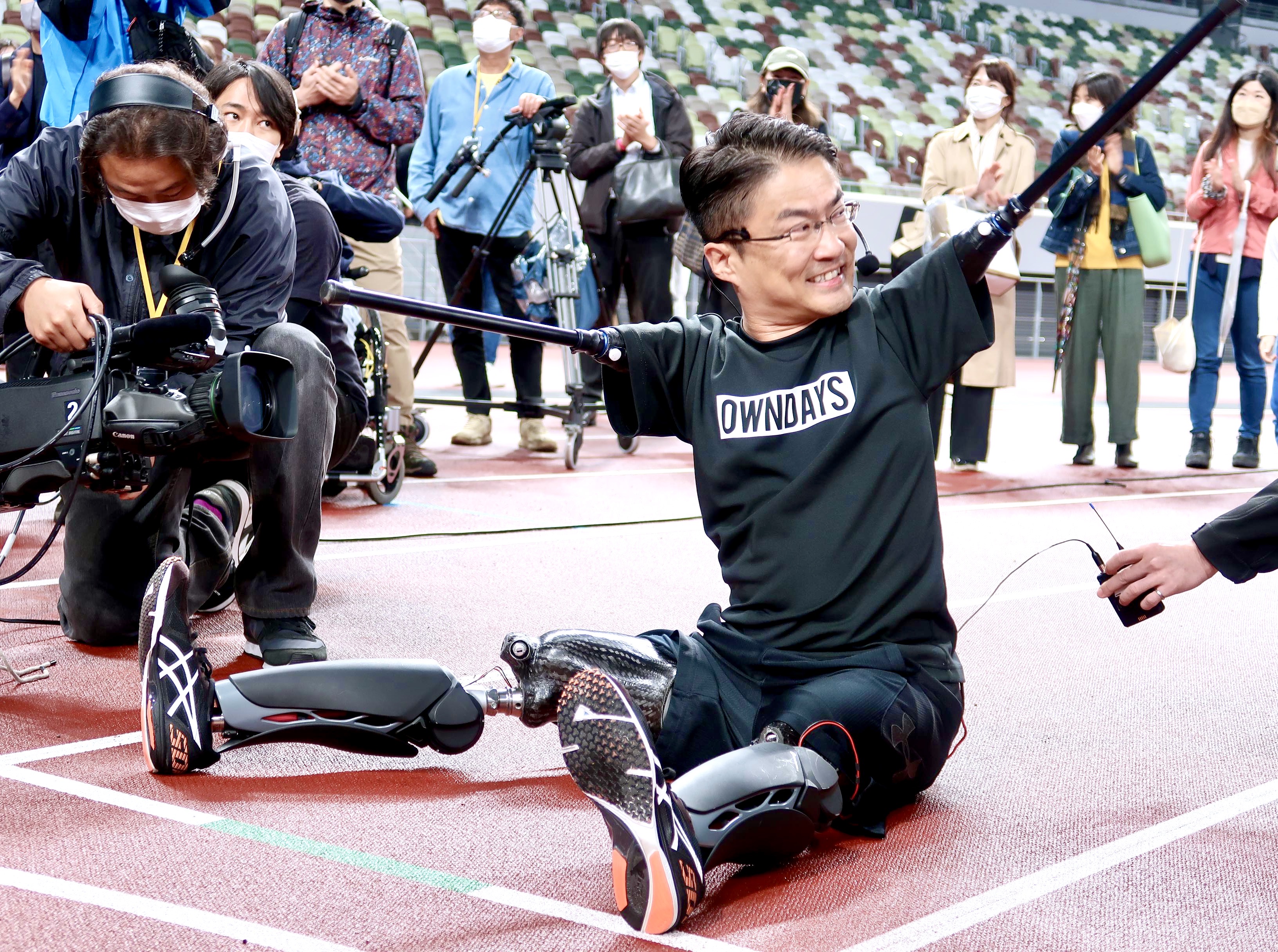 乙武洋匡醜聞爆發後形象一度跌入谷底，不過他沉潛後重新出發，宣布參選東京都參議員。（翻攝推特@h_ototake）