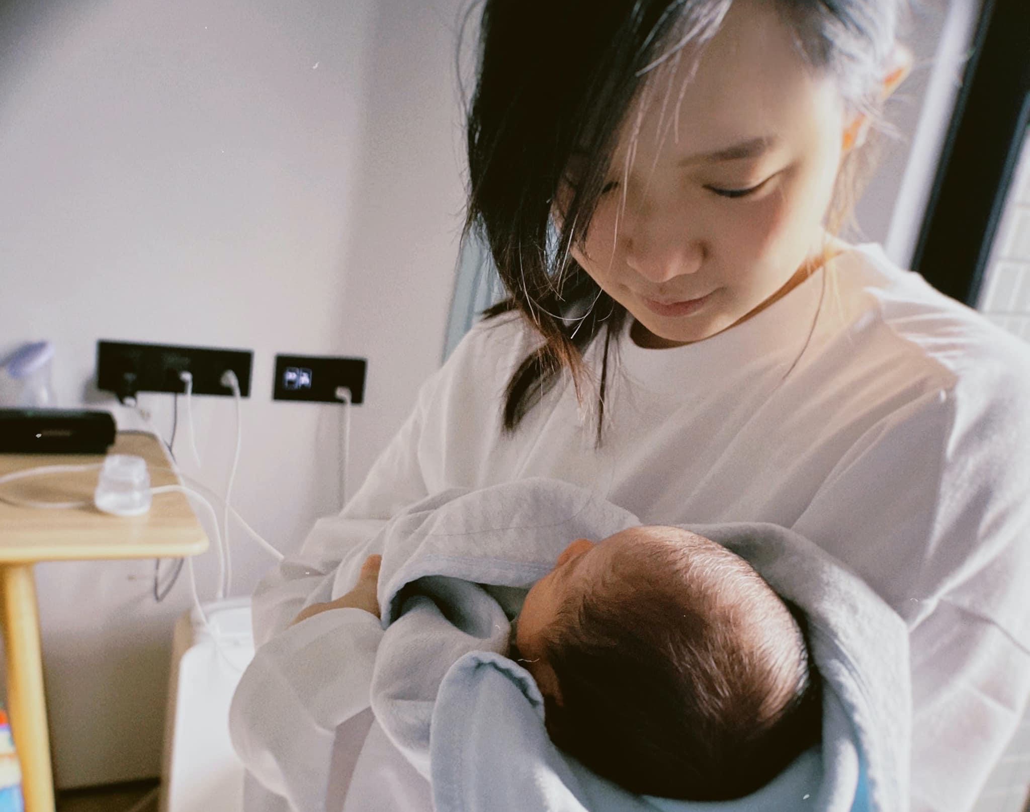 嚴正嵐宣布生下男寶寶。（翻攝自嚴正嵐臉書）