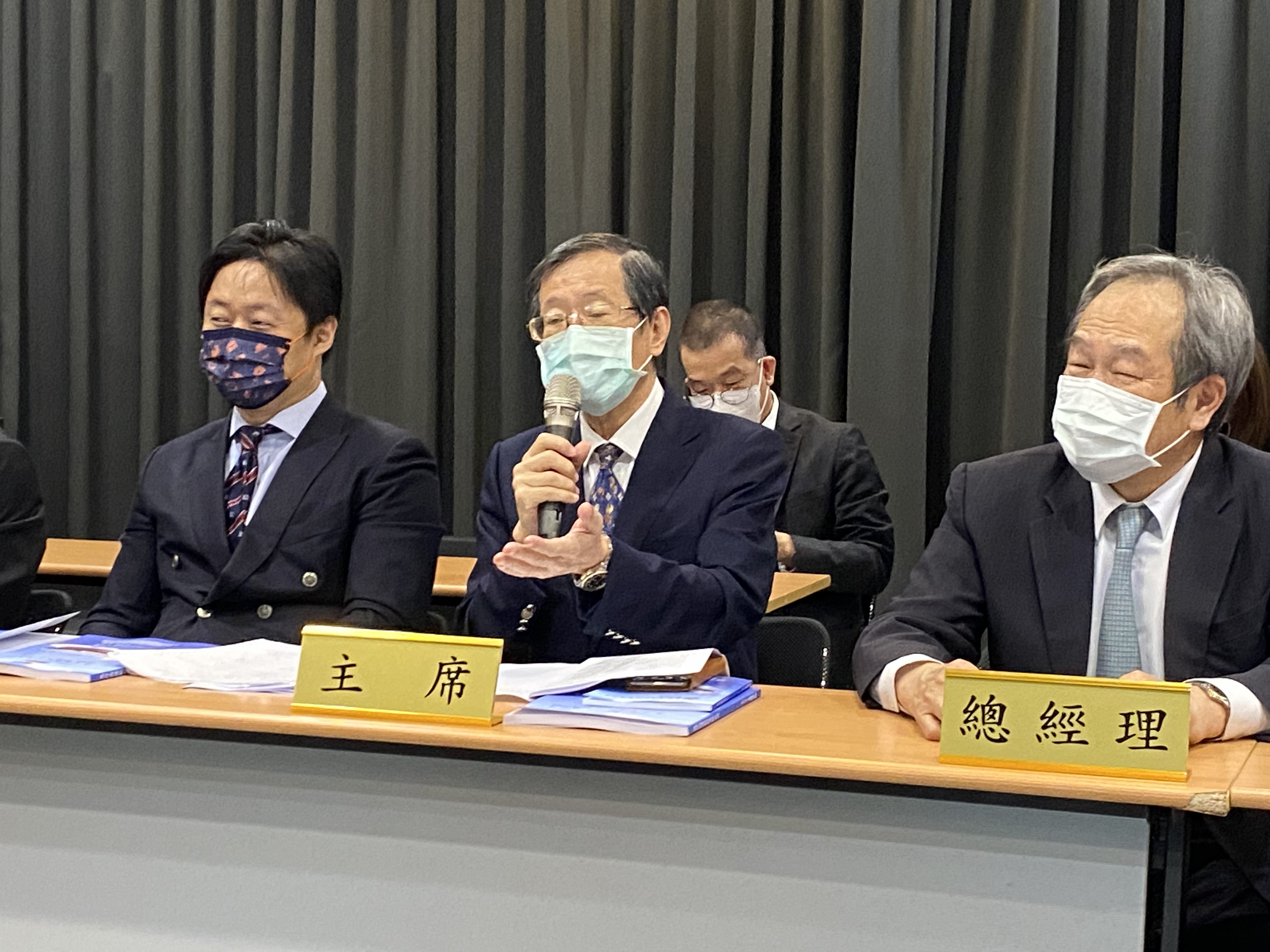 針對散裝航運後市，慧洋董事長藍俊昇在會中表示，市場仍處於供需吃緊的狀態，今年集團營運將「持續樂觀向上」。（慧洋海運提供）