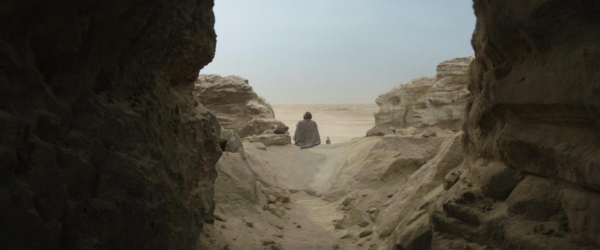 時空在《星際大戰三部曲:西斯大帝的復仇》結尾10年後,歐比王昔日的夢想與熱情都遭到碾壓,只剩下自己孤獨一人。(Disney+提供)