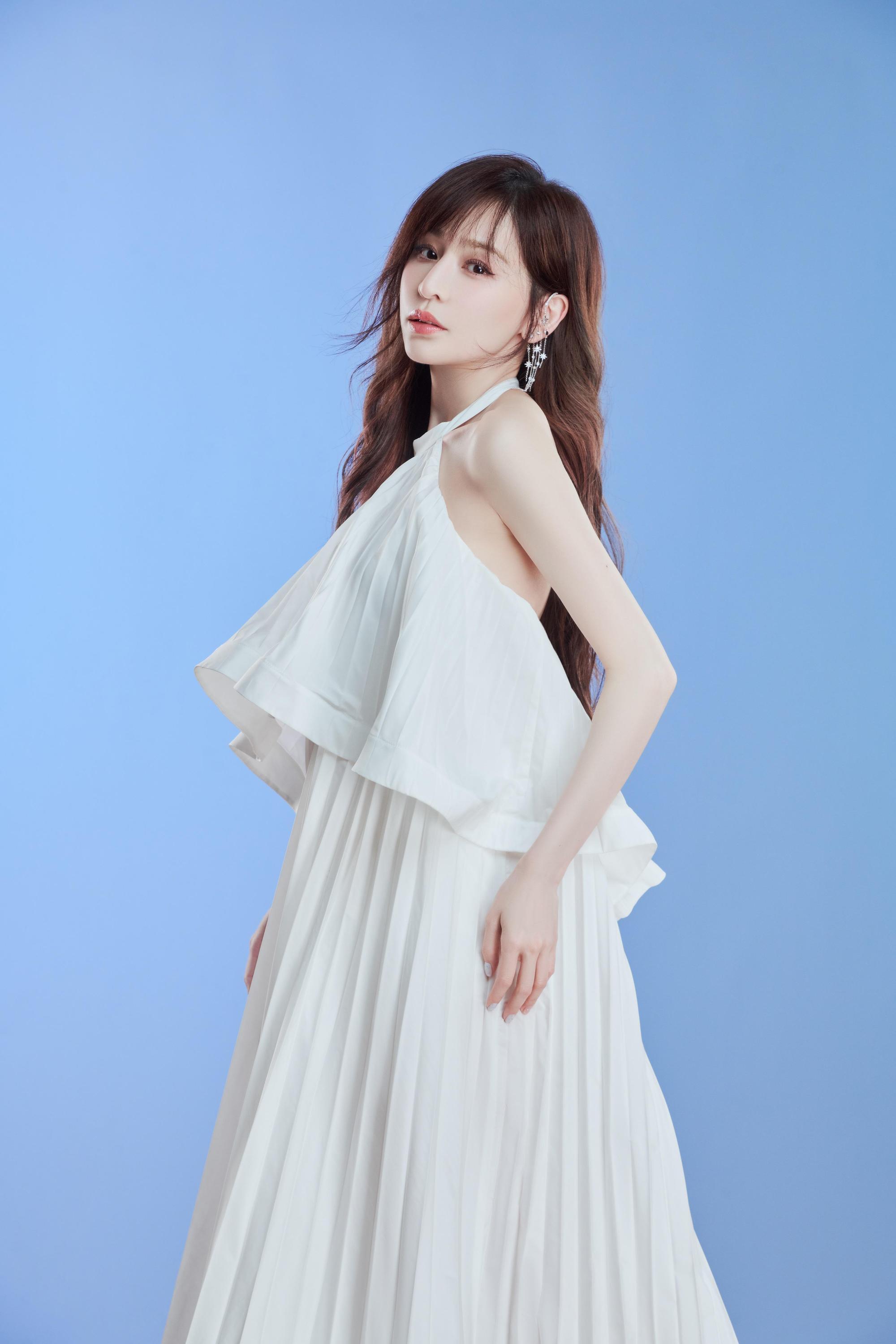 王心凌重新編曲勁舞版〈愛你〉,引起全場回憶殺。(芒果TV提供)