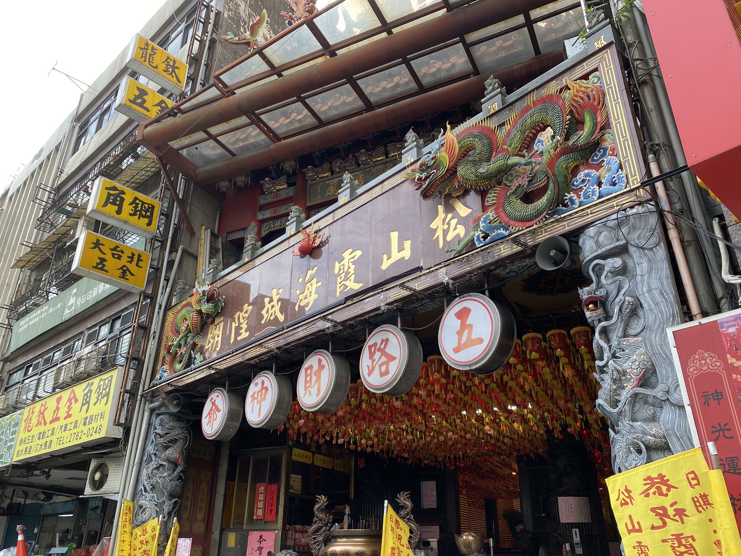 松山霞海城隍廟將於下週末連續3天發放免費快篩試劑。