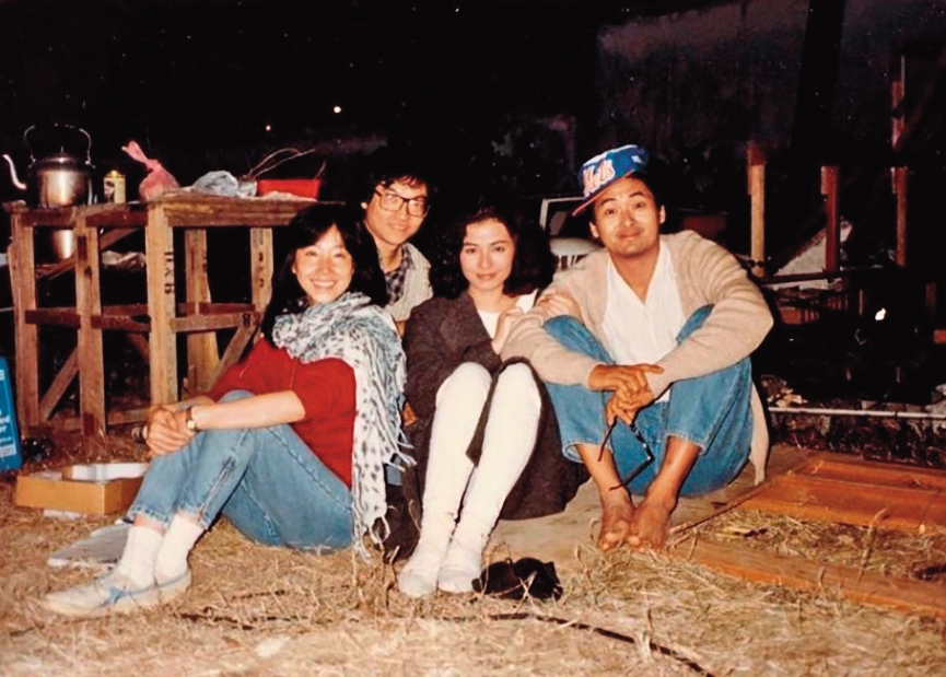 張婉婷(左一)與羅啟銳(左二)眼中,周潤發(右一)與鍾楚紅(右二)隨和得不得了,完全沒有大明星架子,很能與人打成一片。(甲上娛樂提供)