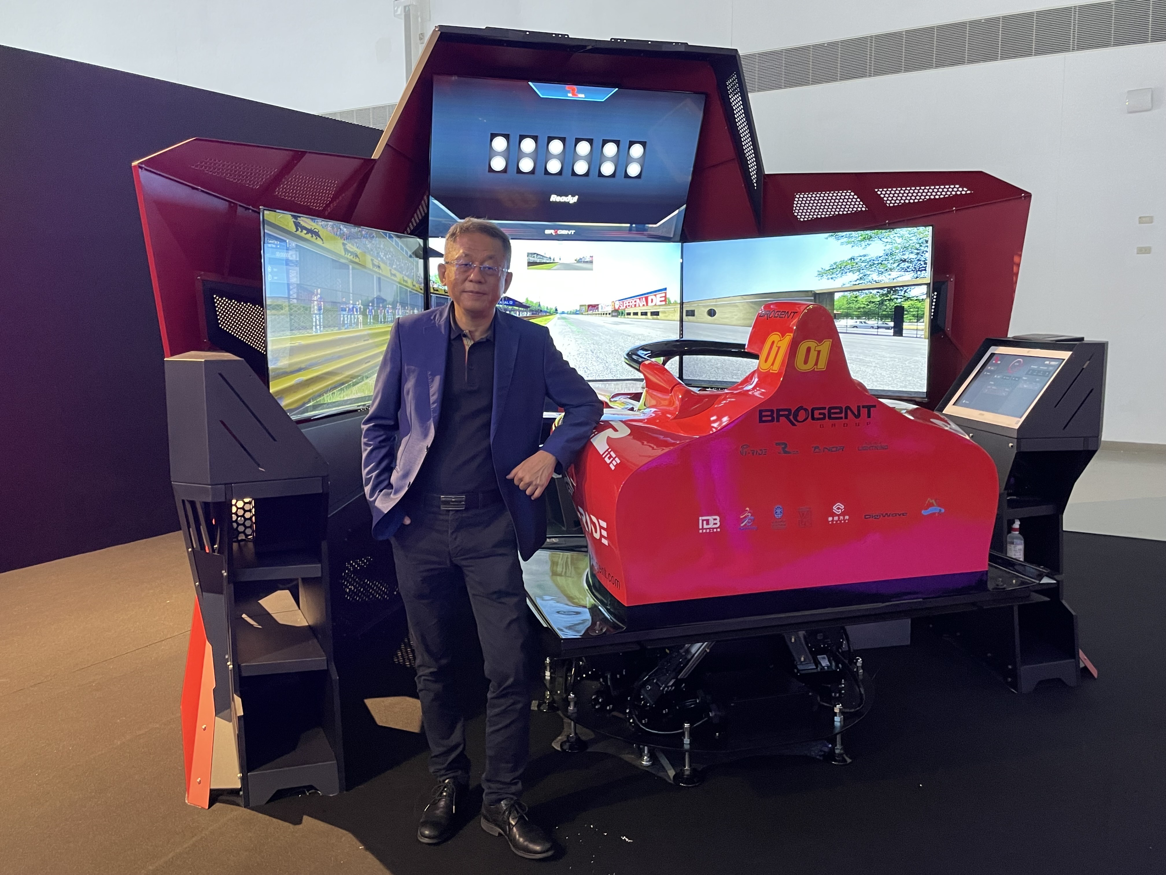 智崴研發F1賽車模擬器，搭配線上最熱門賽車模擬遊戲Assetto Corsa，讓玩家化身為F1賽車手，體驗賽道上奔馳快感。