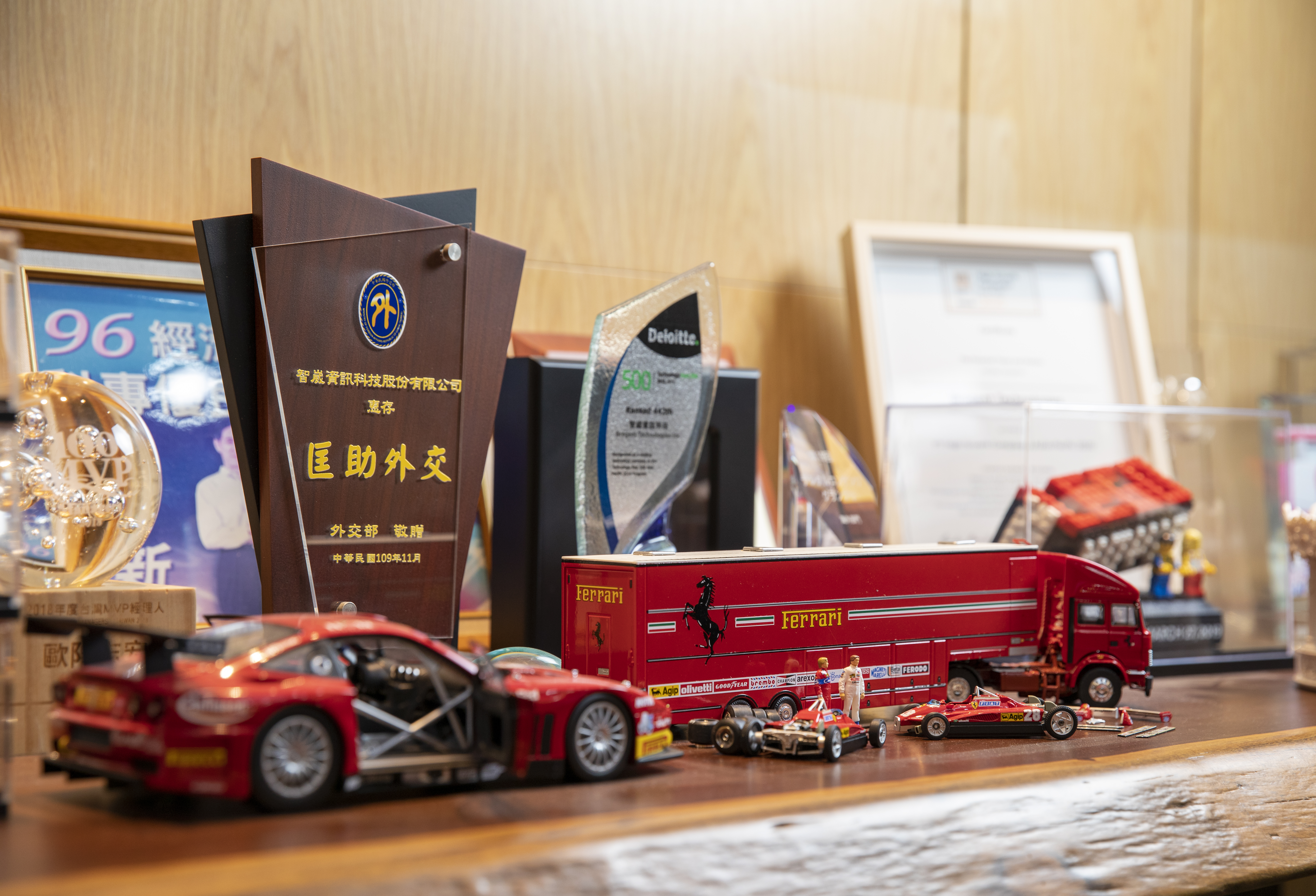 智崴體感遊戲備受市場肯定，圖為合作客戶贈送的感謝狀。