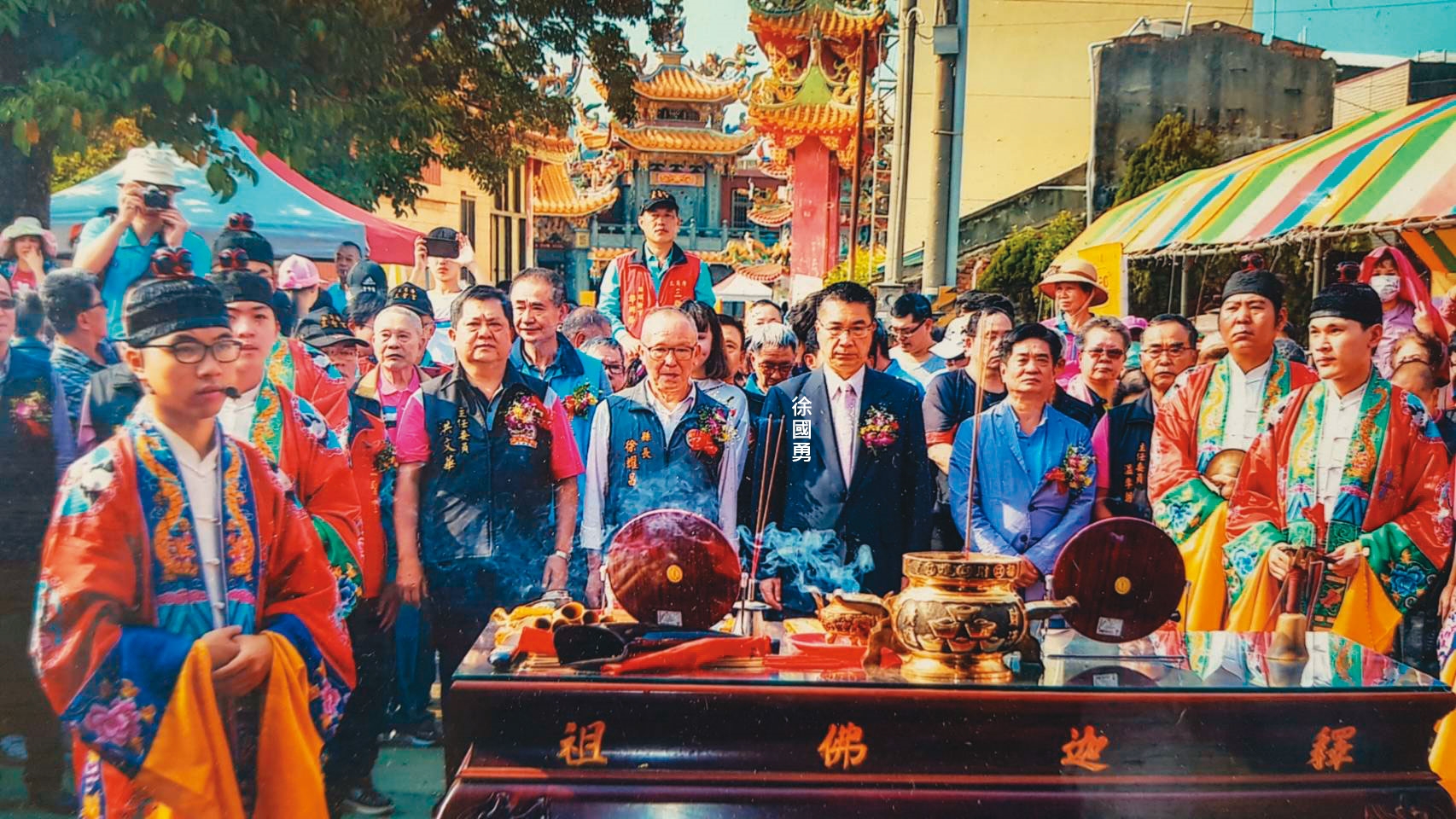 廟方籌備王船醮,2019年11月的開光點睛儀式除了徐國勇到場,也邀來苗栗縣長徐耀昌等地方要角參與。(五雲宮提供)