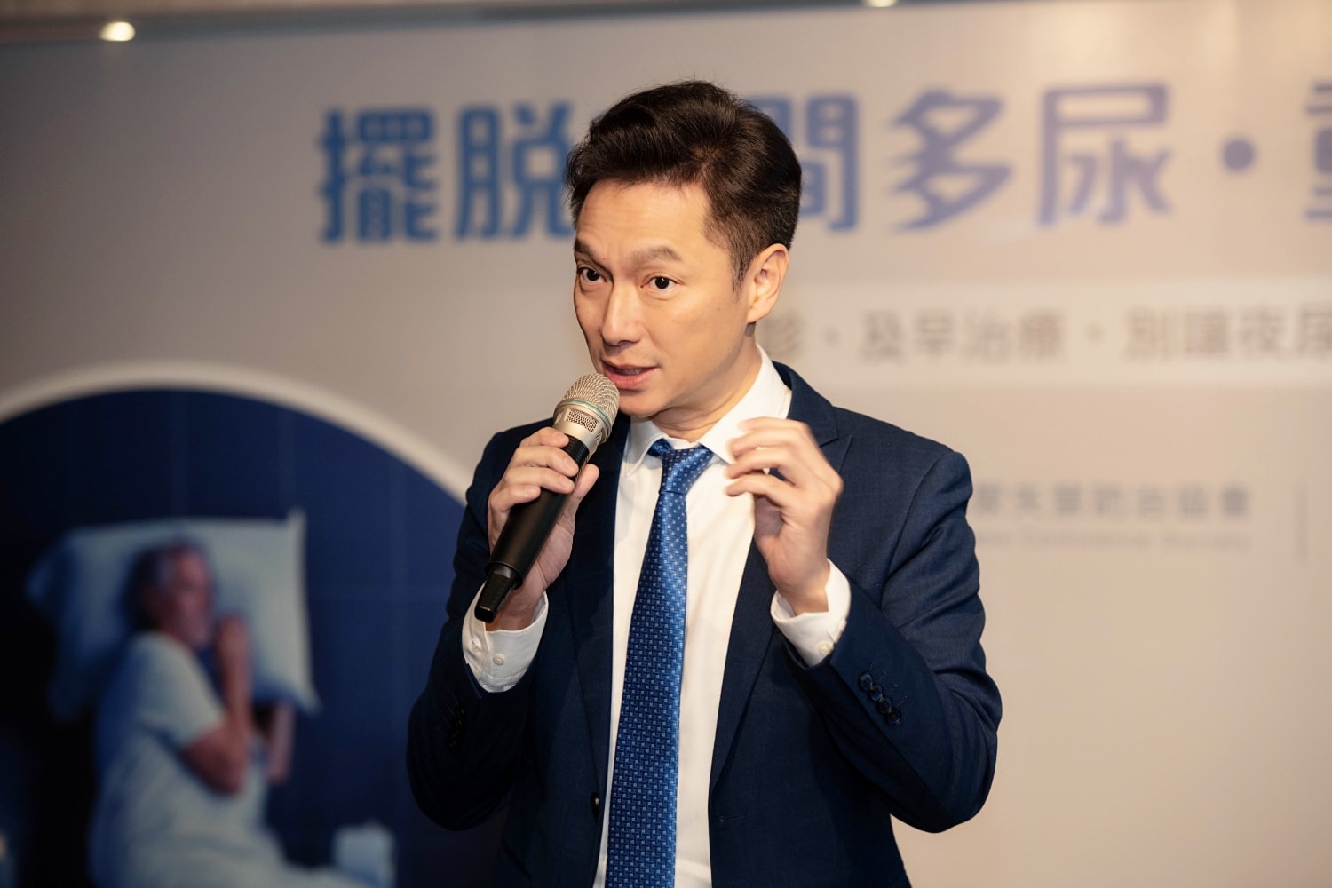 謝祖武至今仍在照顧失智的媽媽，講到傷心處仍會紅了眼眶。（翻攝自謝祖武臉書）