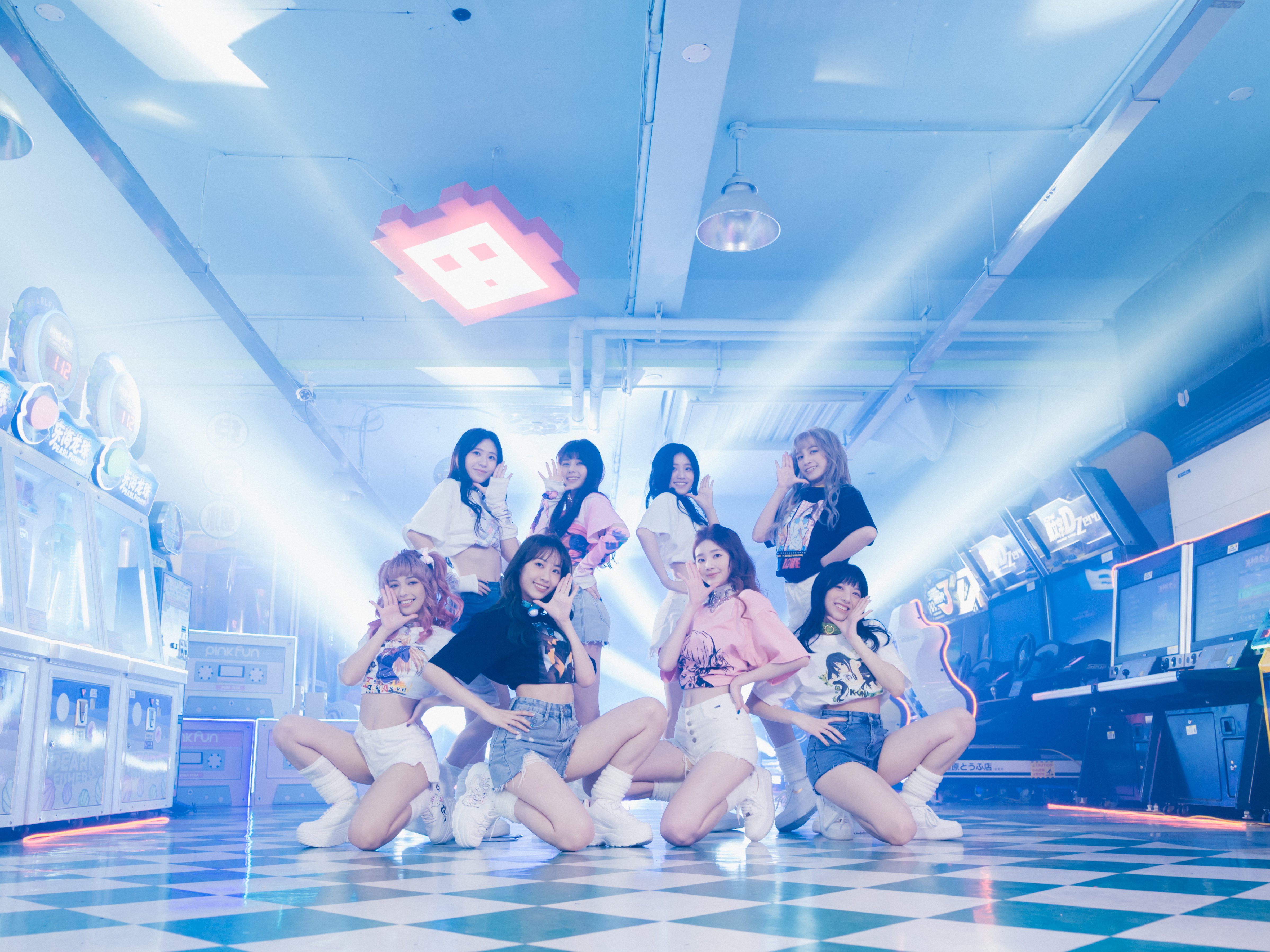 女孩轉大人！PINK FUN身穿男友T的Disco復古穿搭，大跳Waacking展現Girls Power，又帥又可愛。（索尼音樂提供）