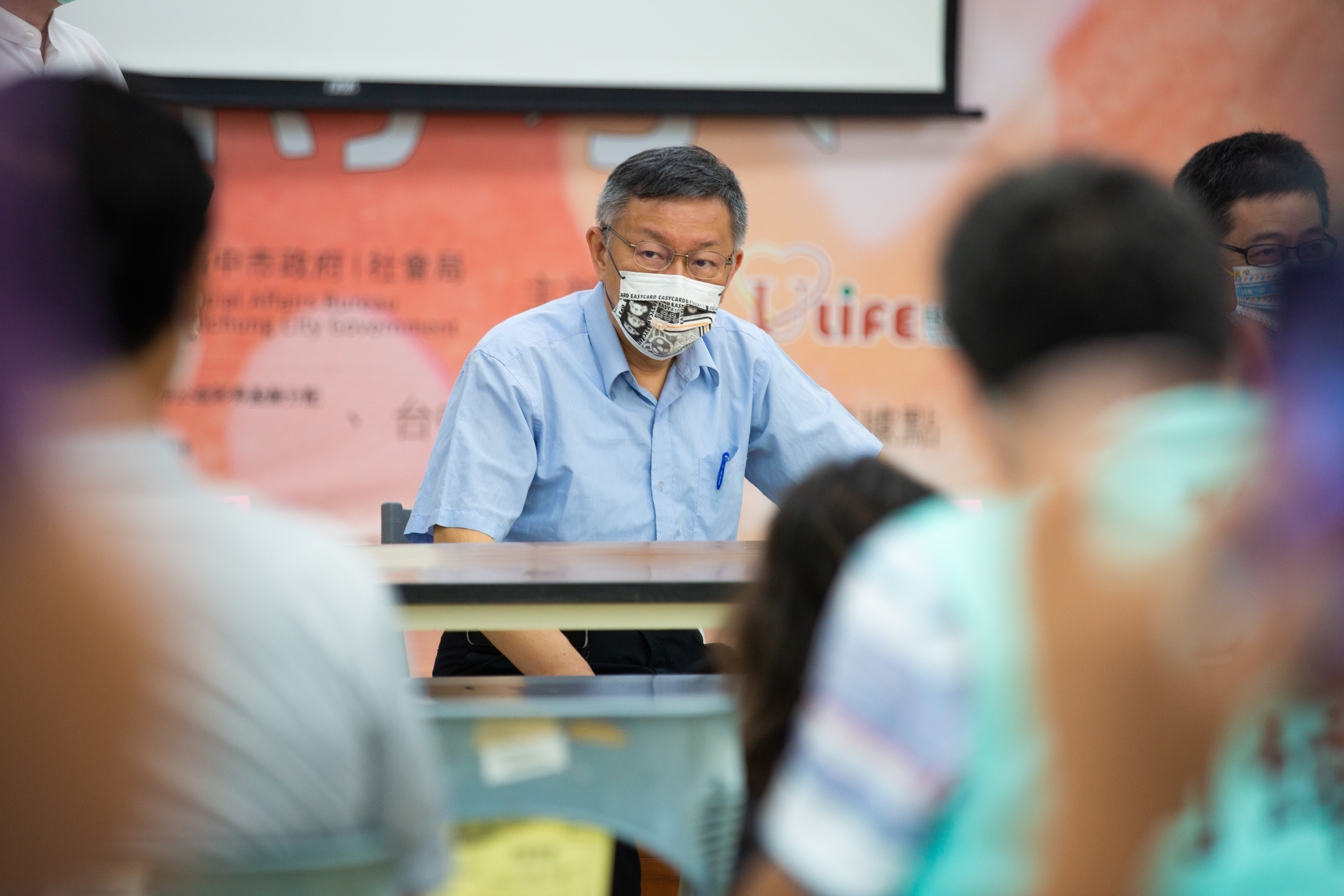 台北市長柯文哲今天身體出現不適狀況，立刻進行快篩，結果呈現「2條線」陽性反應。（本刊資料照）