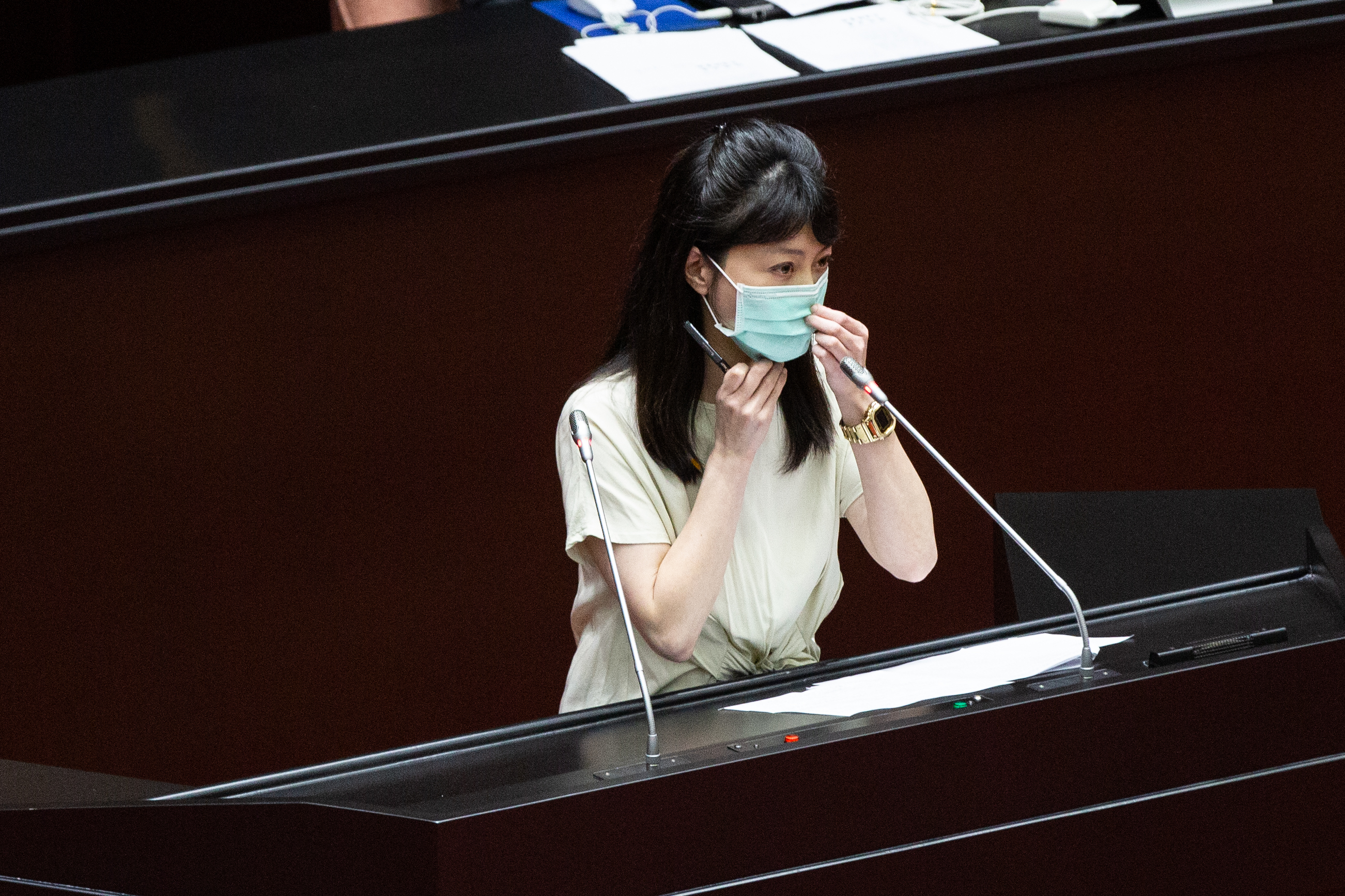 「港湖女神」高嘉瑜今po文透露，因喉嚨痛、頭痛症狀加劇，快篩驗出「陰轉陽」的反應。（本刊資料照）