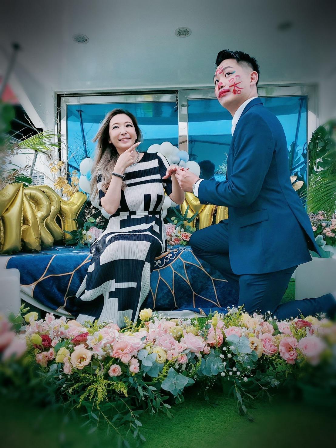 小3歲的新婚老公「小金」是醫美診所股東，大手筆包下遊艇向Makiyo求婚。（讀者提供）