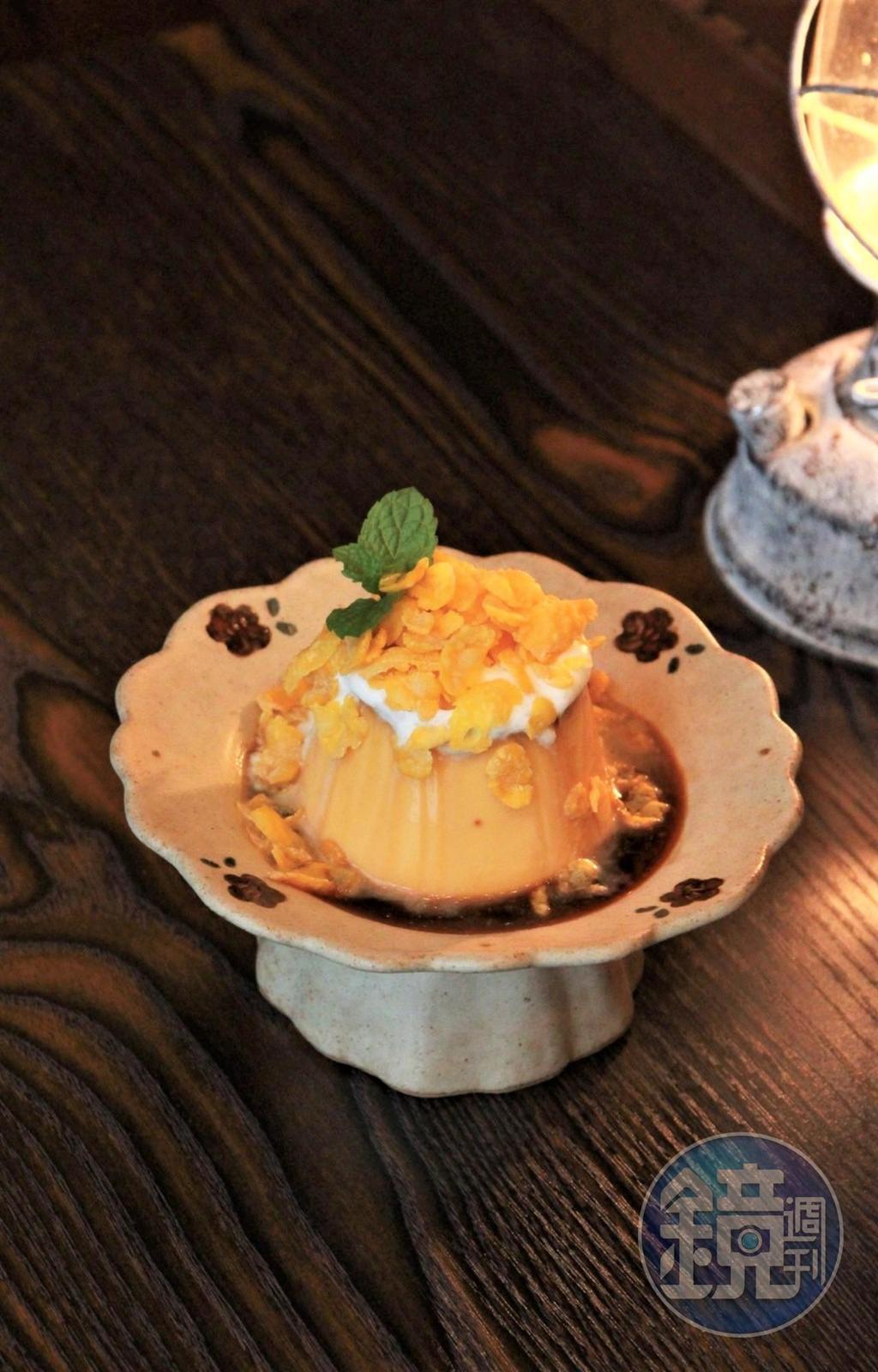 「脆片昭和布丁」的焦糖苦甜比例很棒，即使布丁已完食也想再多吸個兩口。（110元／份）