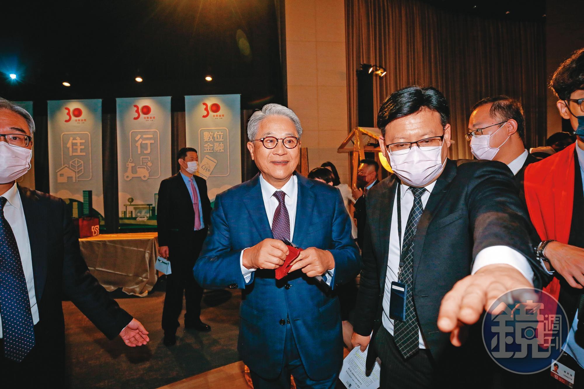 糾纏17年的彰銀案近期將落幕,讓剛過72歲大壽的吳東亮鬆了一口氣。
