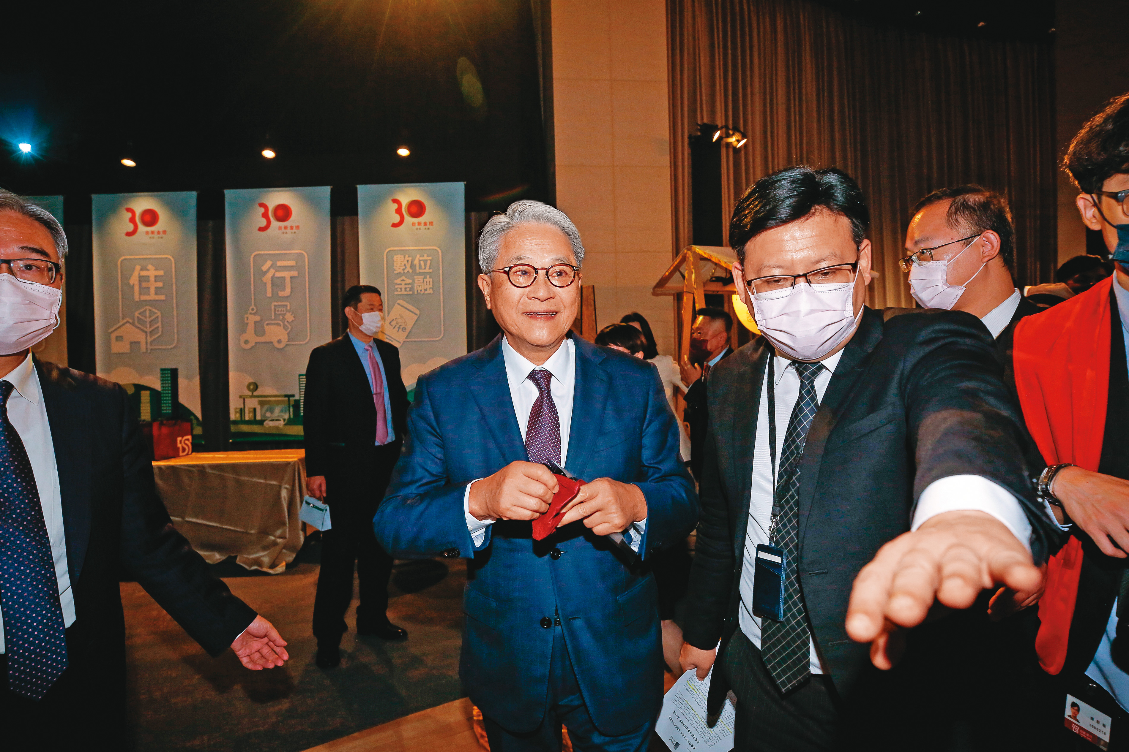 糾纏17年的彰銀案近期將落幕，讓剛過72歲大壽的吳東亮鬆了一口氣。